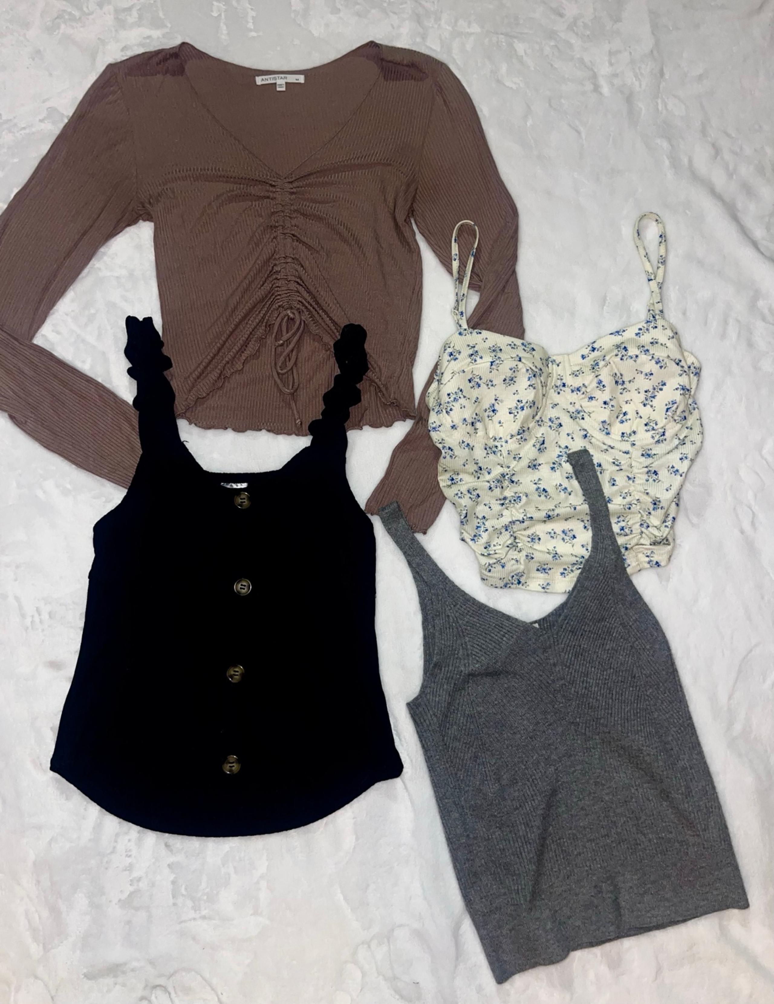 Women’s shirt/ tank top bundle