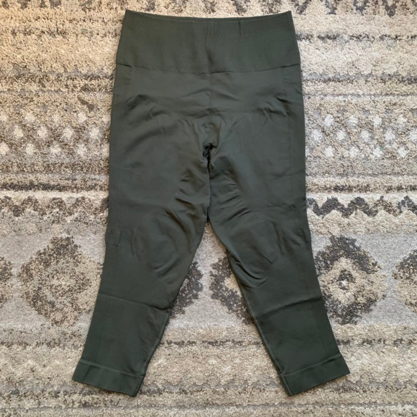 Lululemon Zone In Crop Gator Green Tights 12