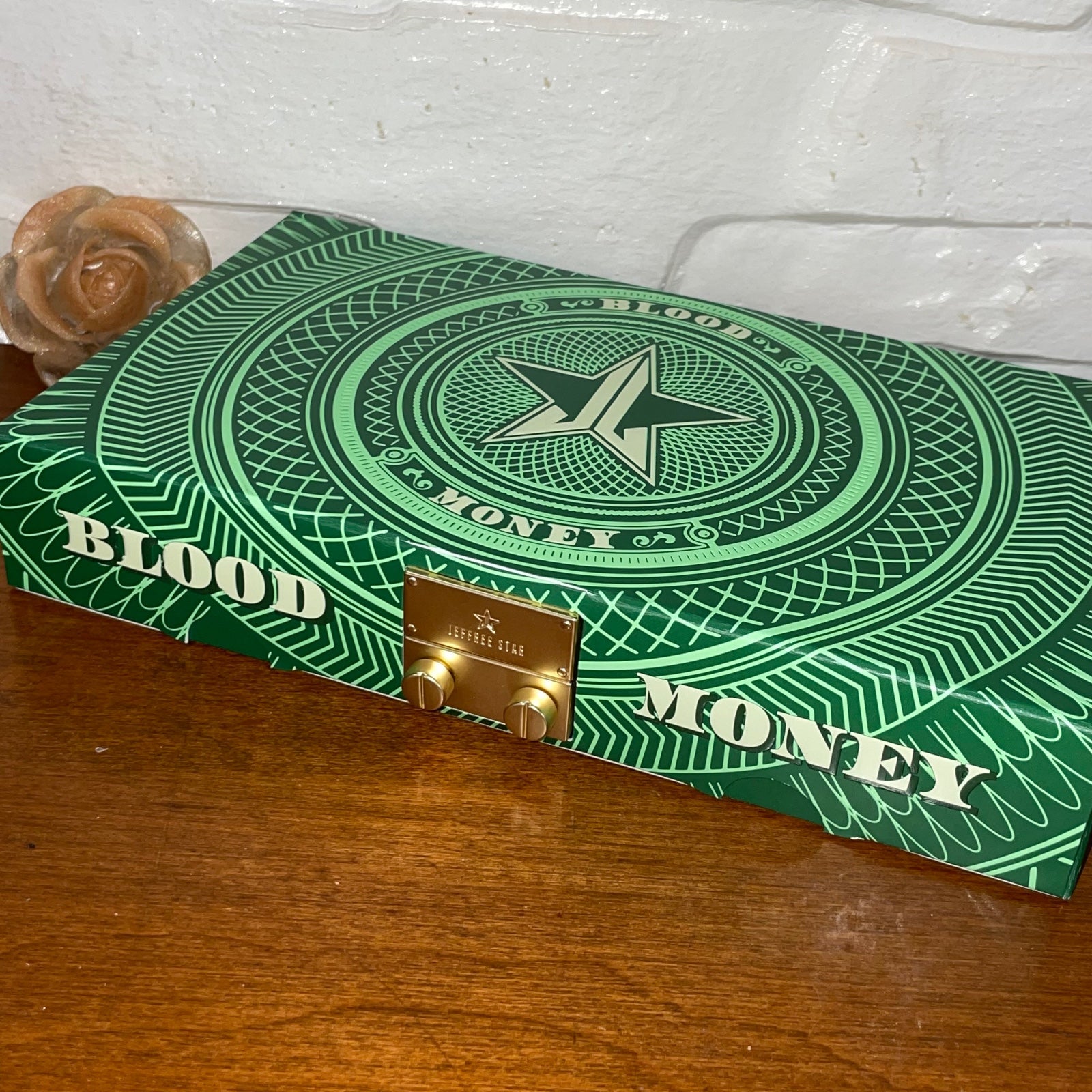*NEW* Jeffree Star BLOOD MONEY Eyeshadow Palette Green *NEW* Jeffree Star BLOOD MONEY Eyeshadow Palette Green