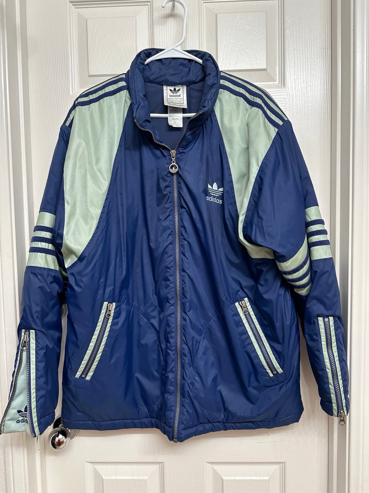 Jacket Vintage 90s Adidas Big Logo Trefoil Spellout Hooded Puffer Jacket Size M
