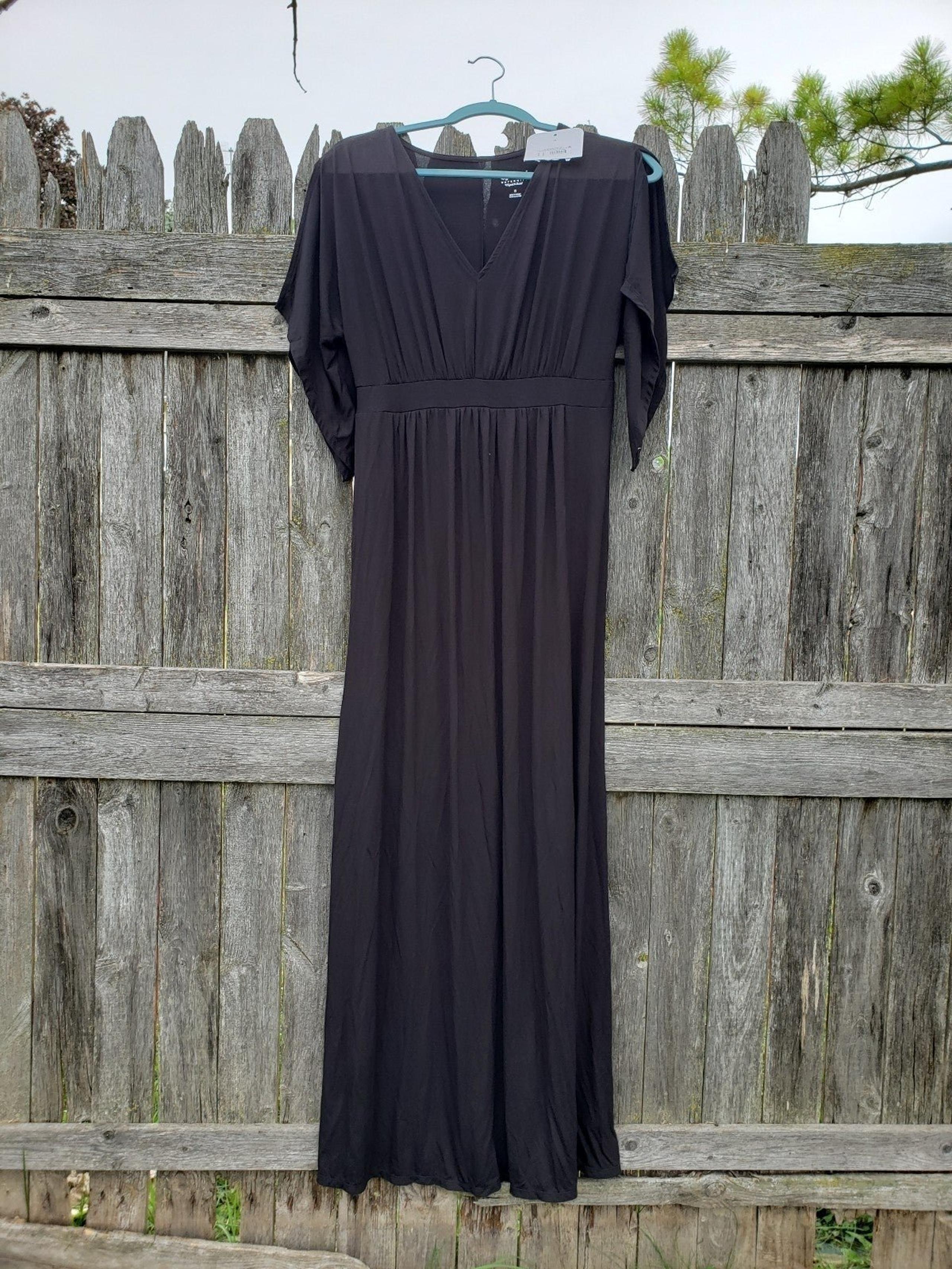 Brand new!! NWT Ingrid & Isabel soft & stretchy black maternity dress sz small