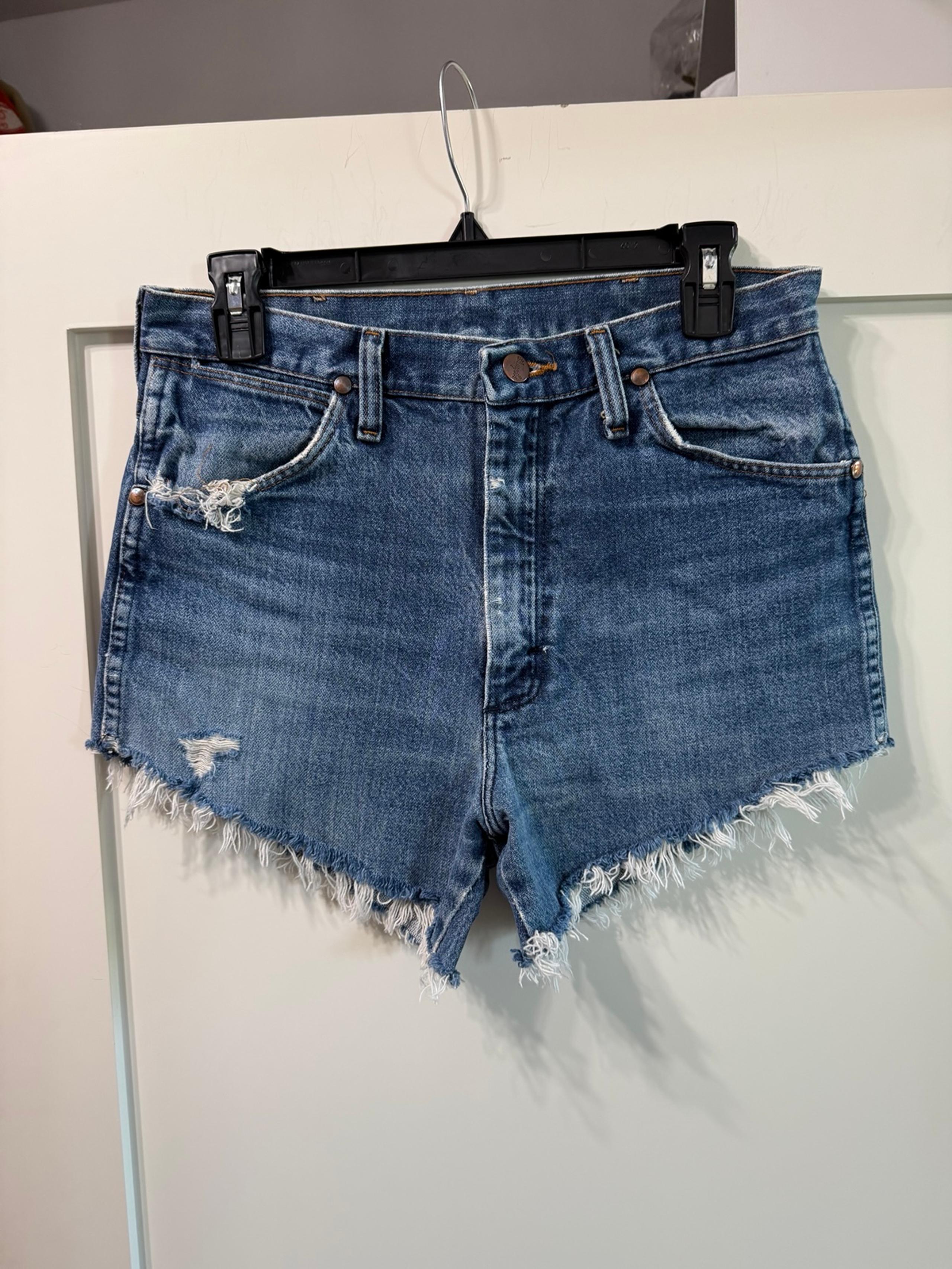 Women’s vintage wrangler Jean shorts size 28 (6)