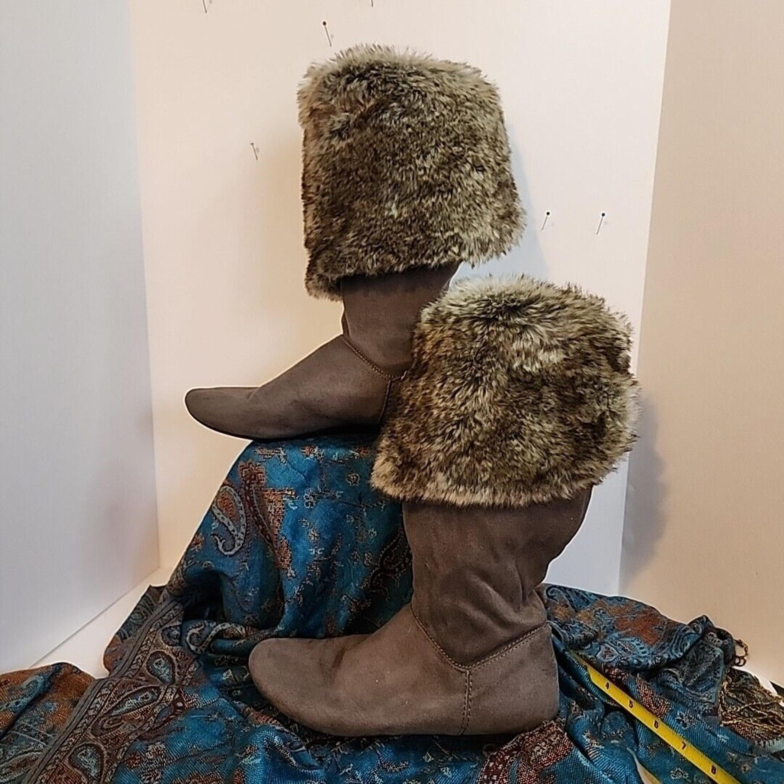 Express Gray Faux Fur Womens Boots Size 7 Man Made Material Tall