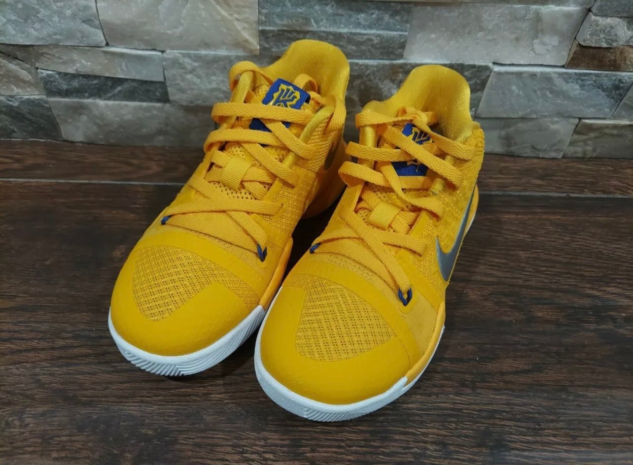 Size 11C- Youth Nike Kyrie 3 University Yellow Gold Basketball Shoe Size 11C 86