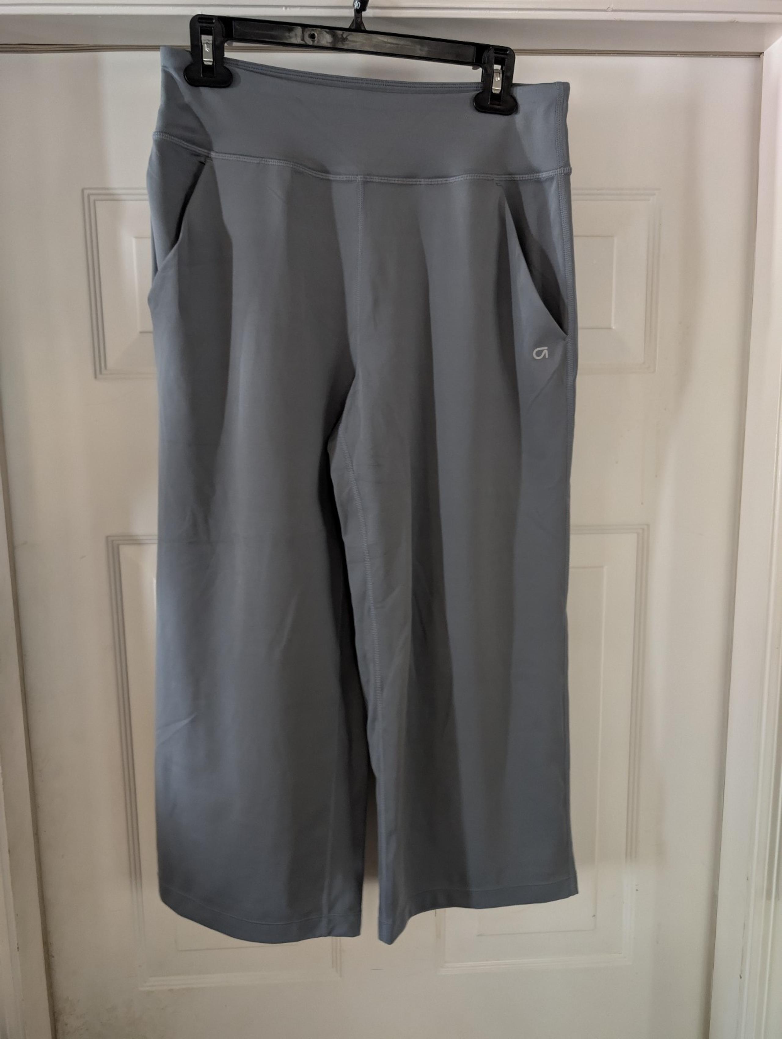 Gap Wide Leg Capri leggings.....Sz S