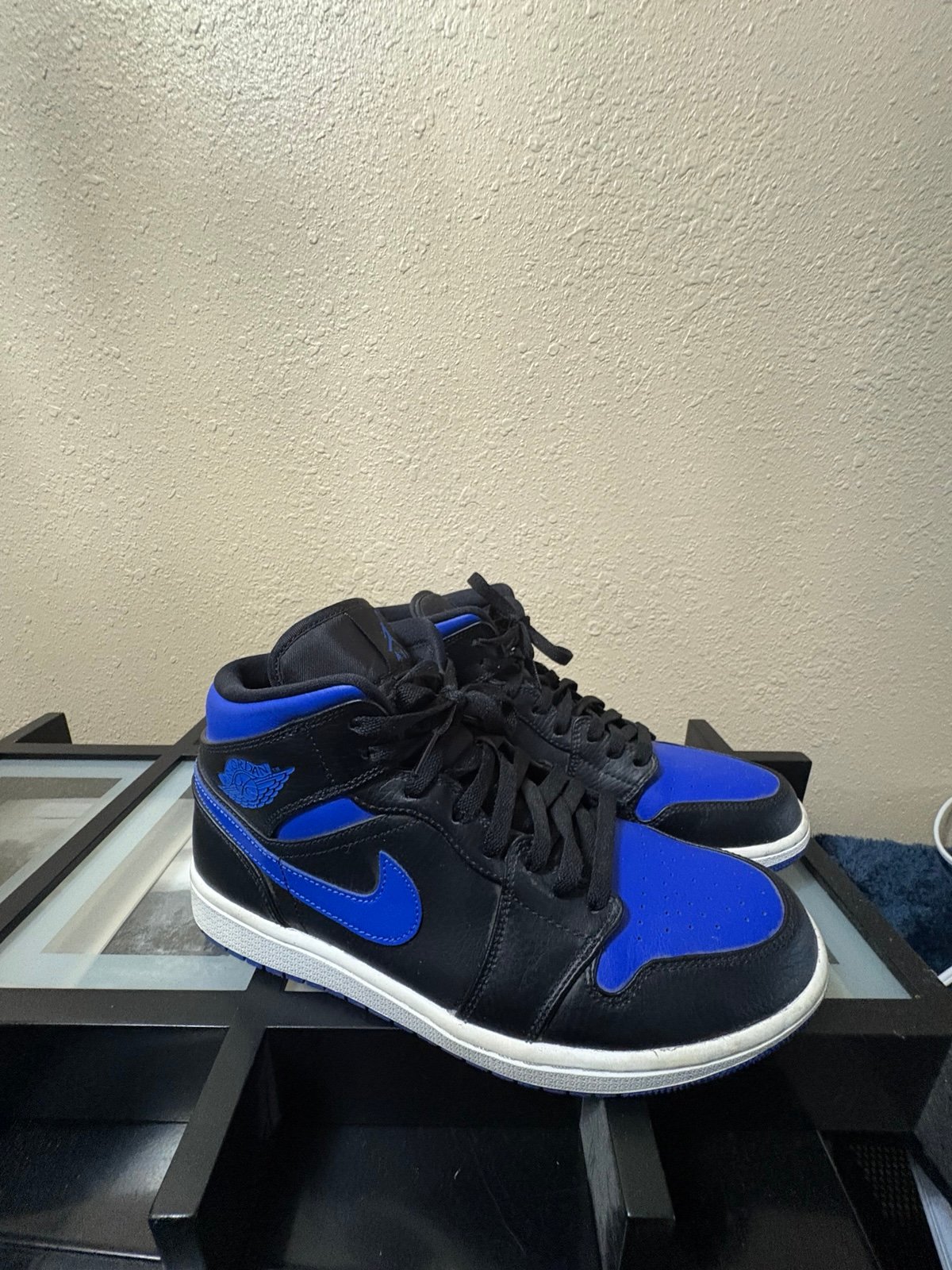 Jordan 1 Mid Hyper Royal Size, 9.5M Like New