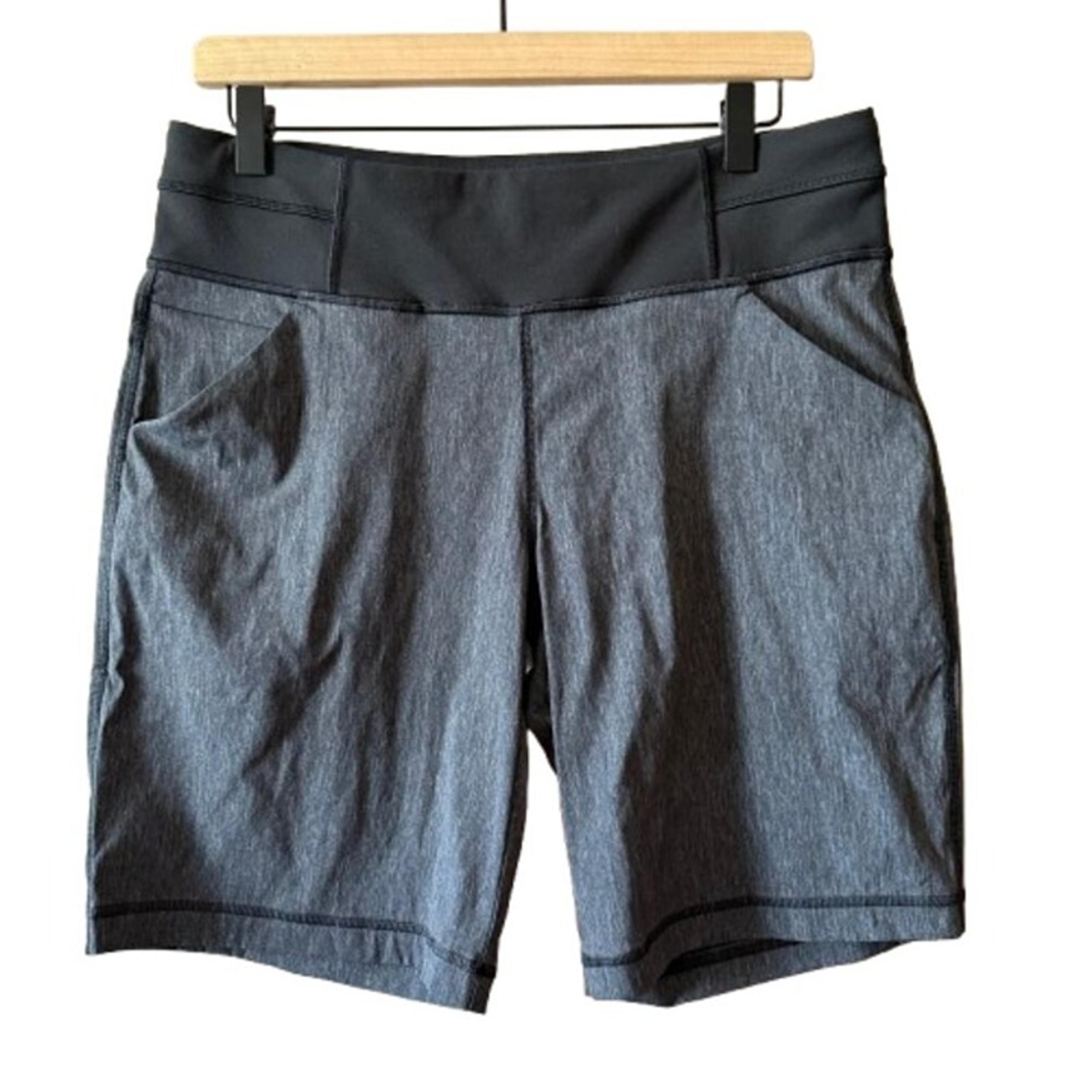 Women's M Lucy Black Bermuda Athletic Shorts Mid Rise