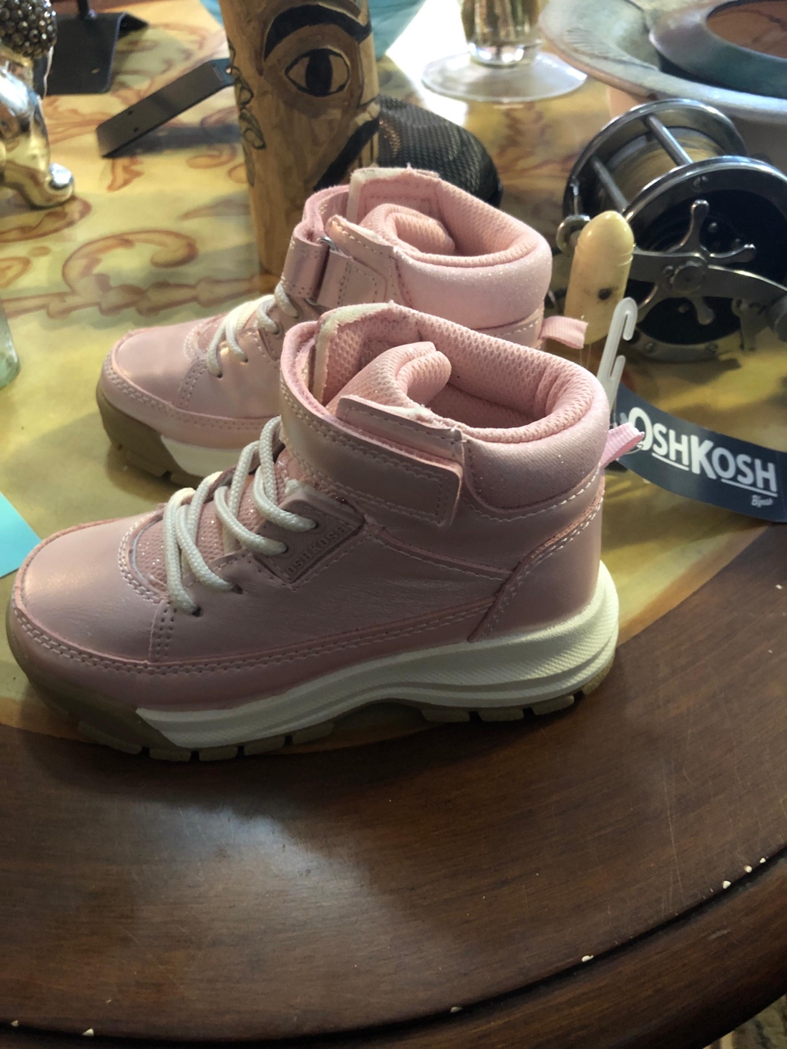 Boots Oshkosh boots pink size 9 girls