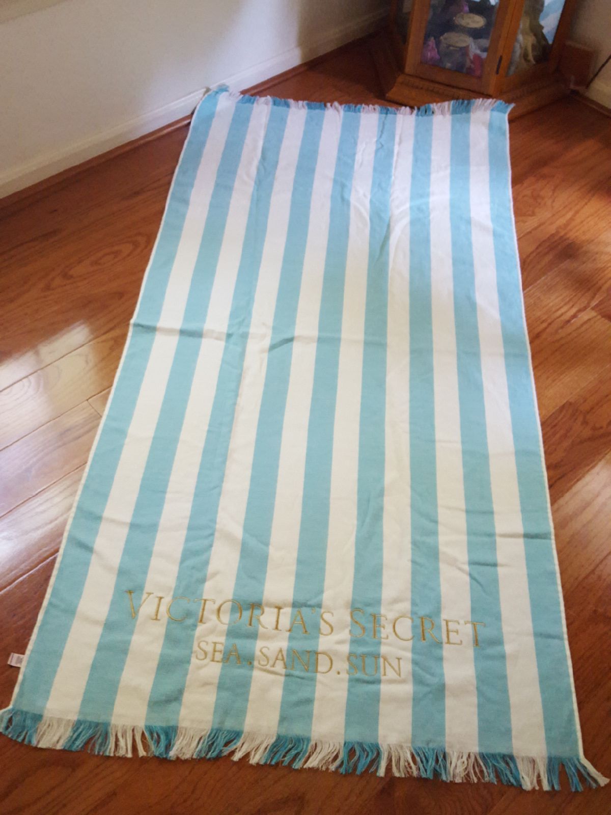 NEW, EXTRA LARGE SIZE BEACH TOWEL