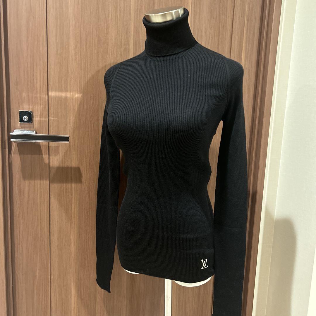 Louis Vuitton turtleneck knitwear in excellent condition.