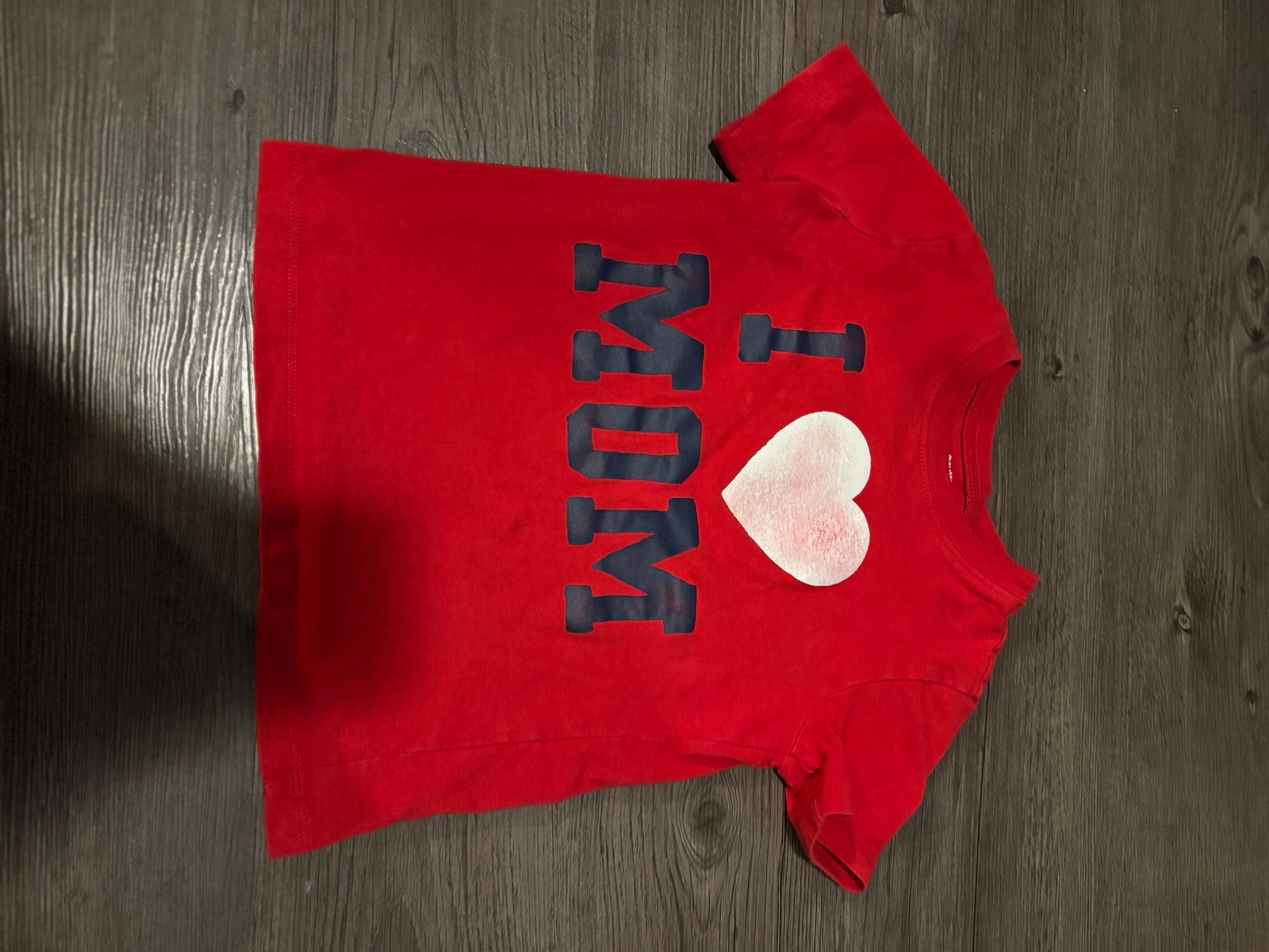 Boys 3T I <3 mom shirt