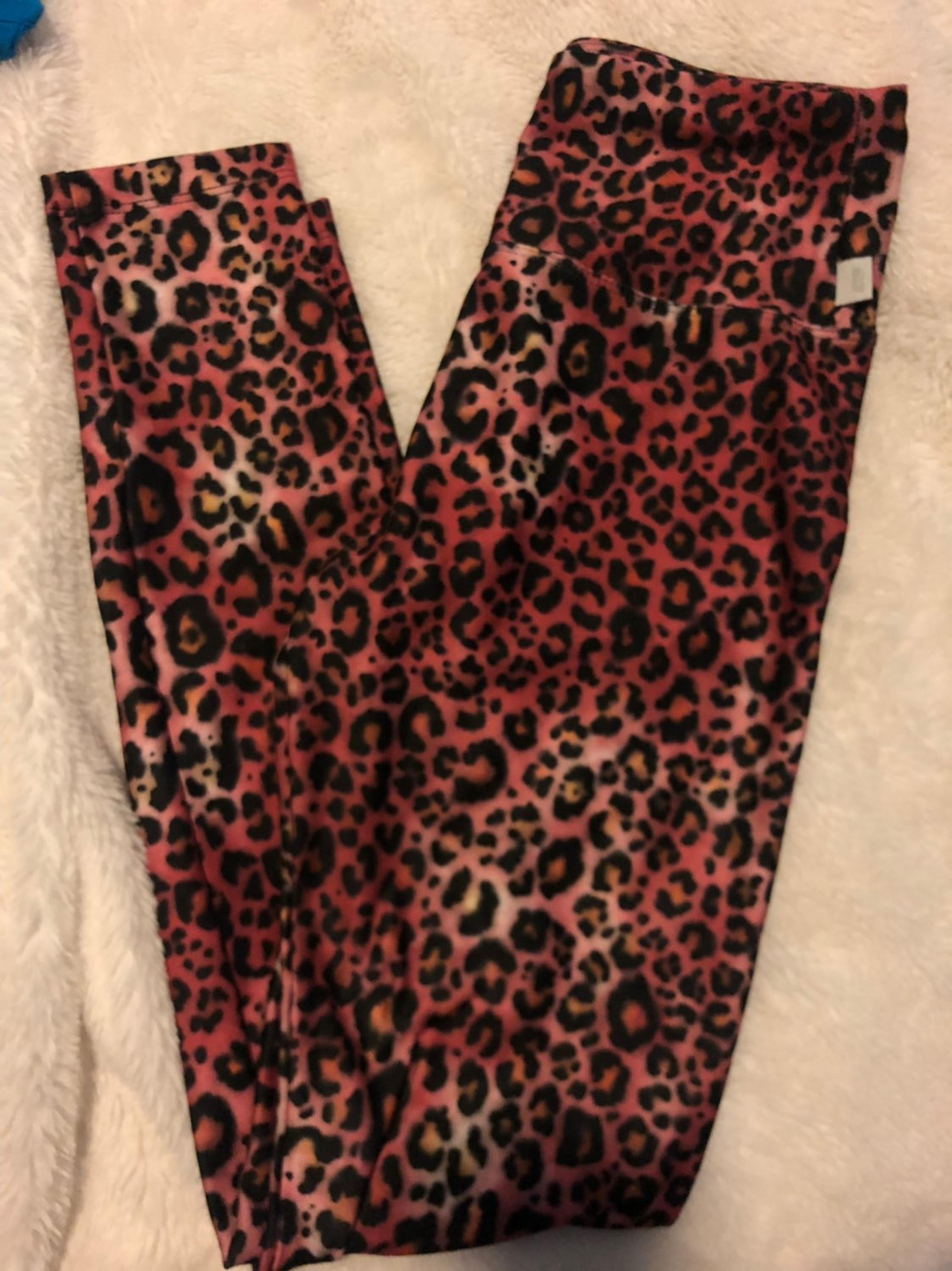 leopard leggings