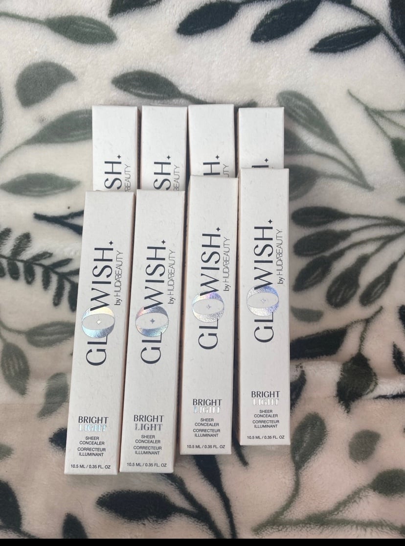 8 Huda Beauty concealers shade 01