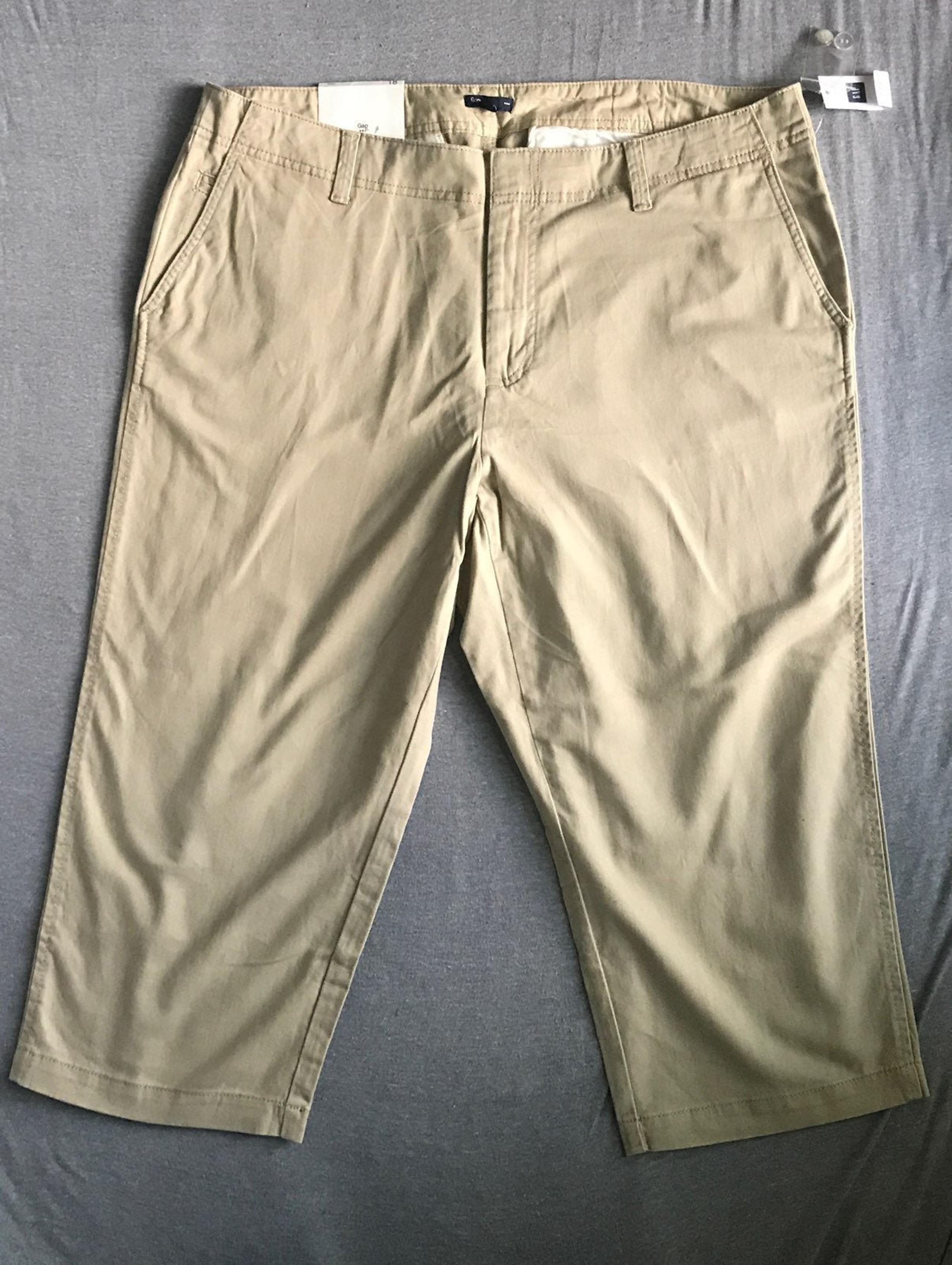Nwt gap stretch khaki capri 18