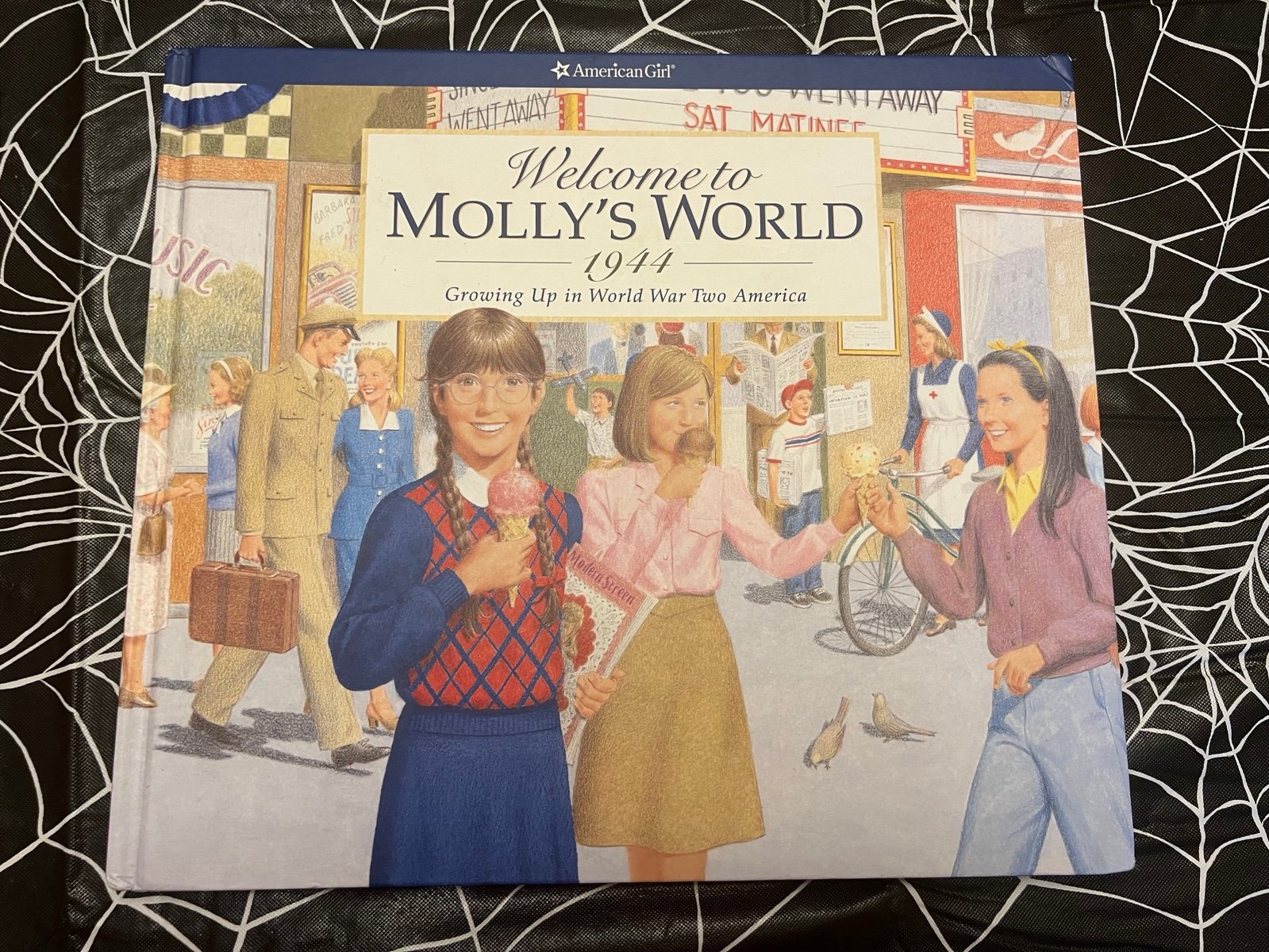 OUT OF PRINT Welcome to Molly’s world American Girl book.
