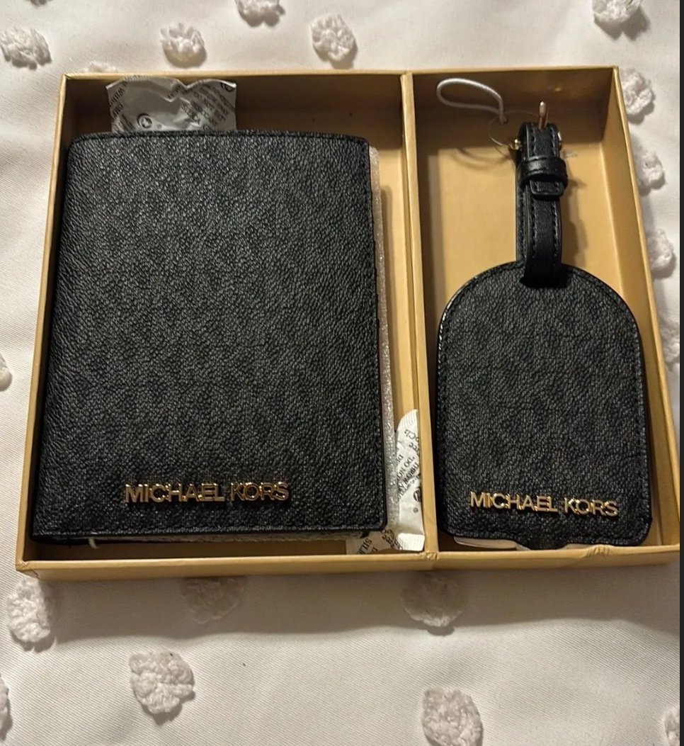 Michael Kors Travel Set