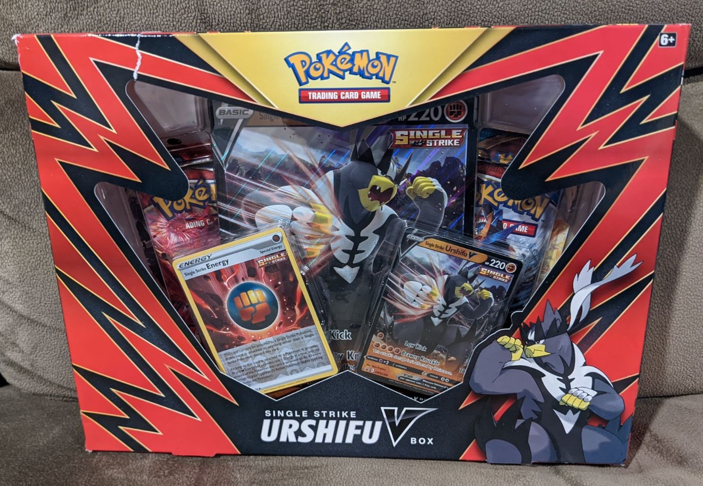 Pokemon TCG Single Strike Urshifu V Collection Box