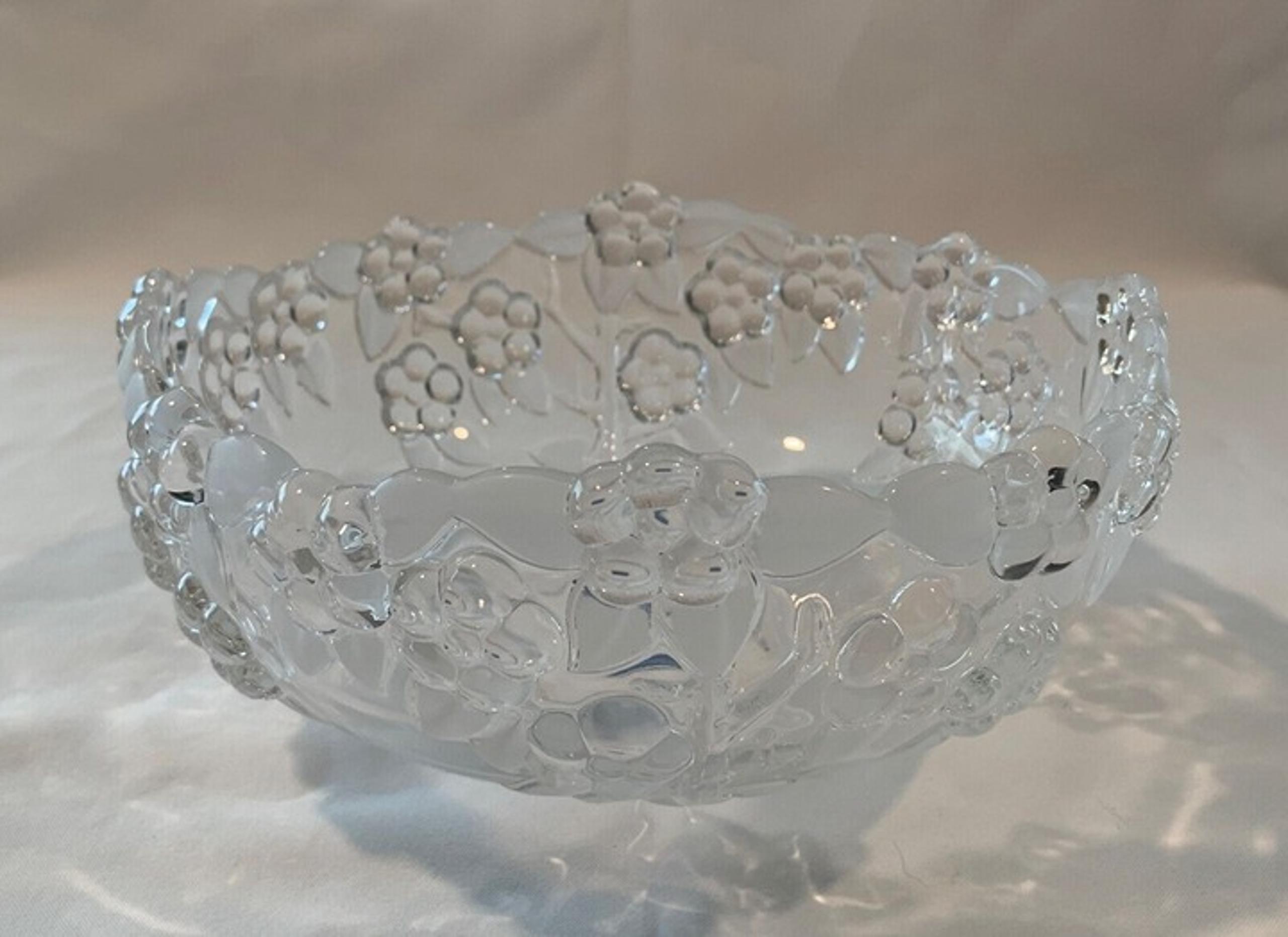 Mikasa Crystal Carmen Collection Frosted Bowl Floral Leaves Serving 8.75"x3.75"