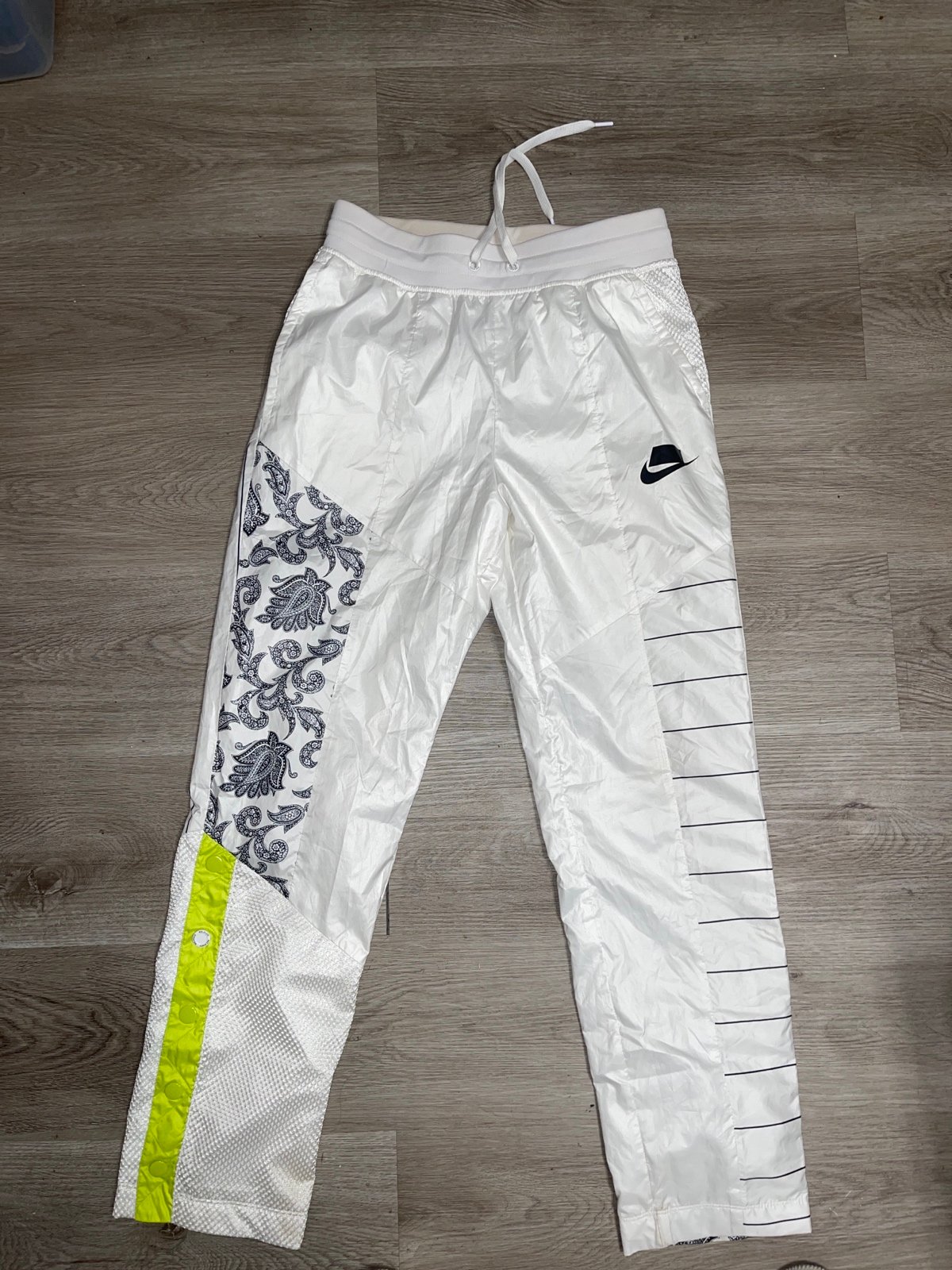 Womens Nike Sportswear woven Trackpants size Small