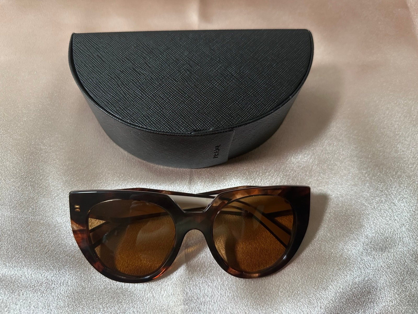 PRADA Women’s Sunglasses PR 14WS 100% AUTHENTIC