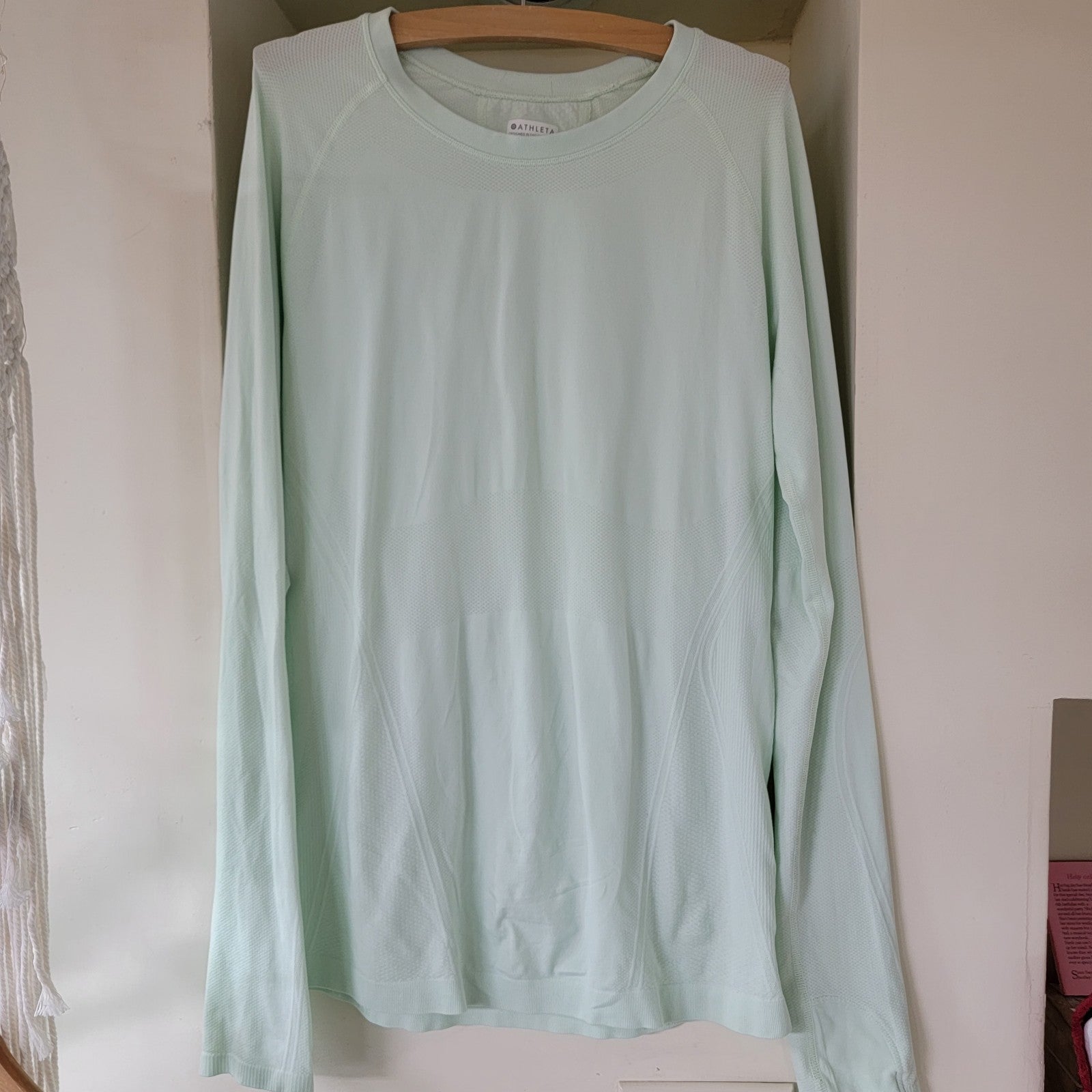 Athleta Long Sleeve top sz M