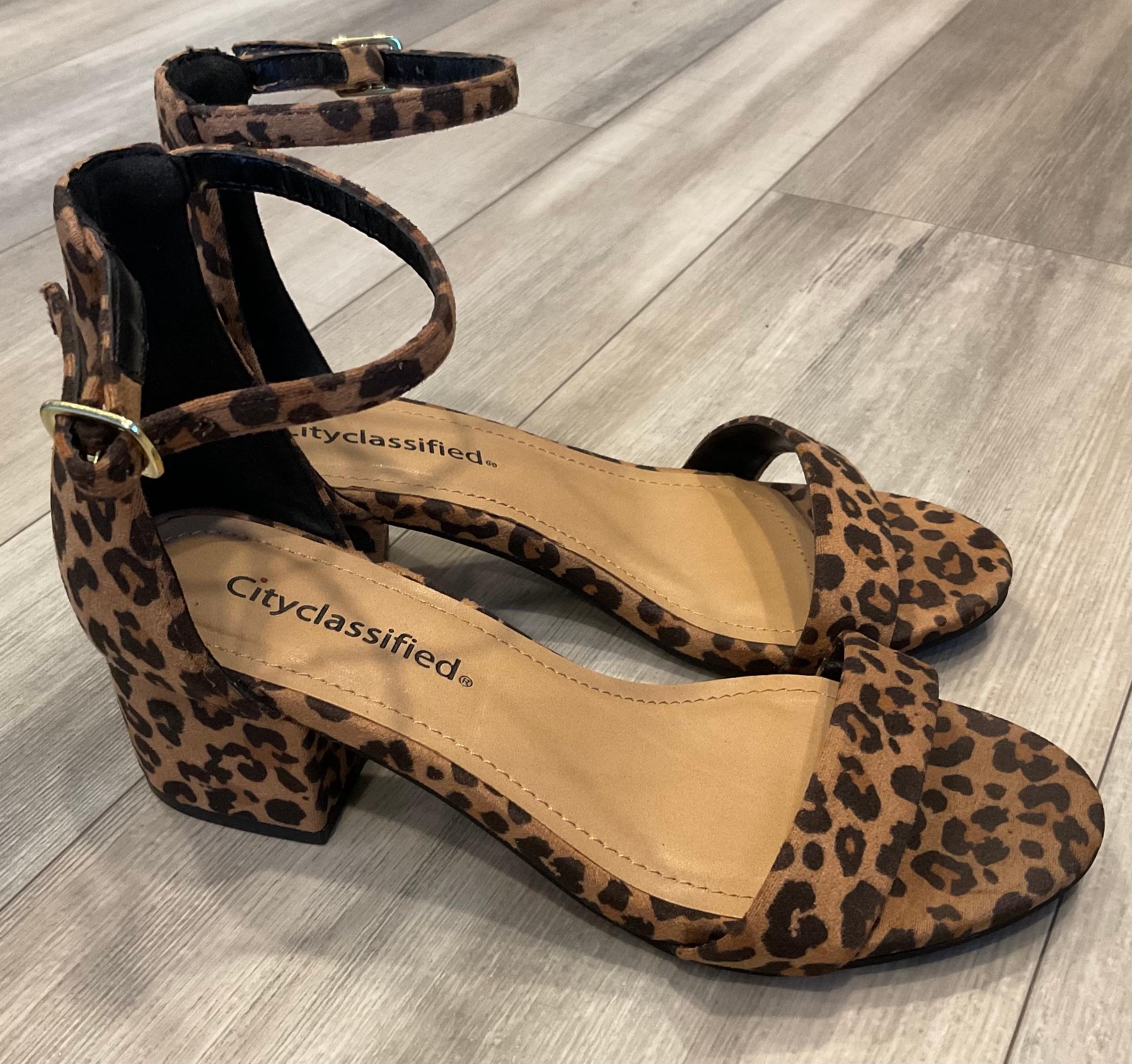City Classified Womens Animal Print Buckle Strap Block Heels Size 6