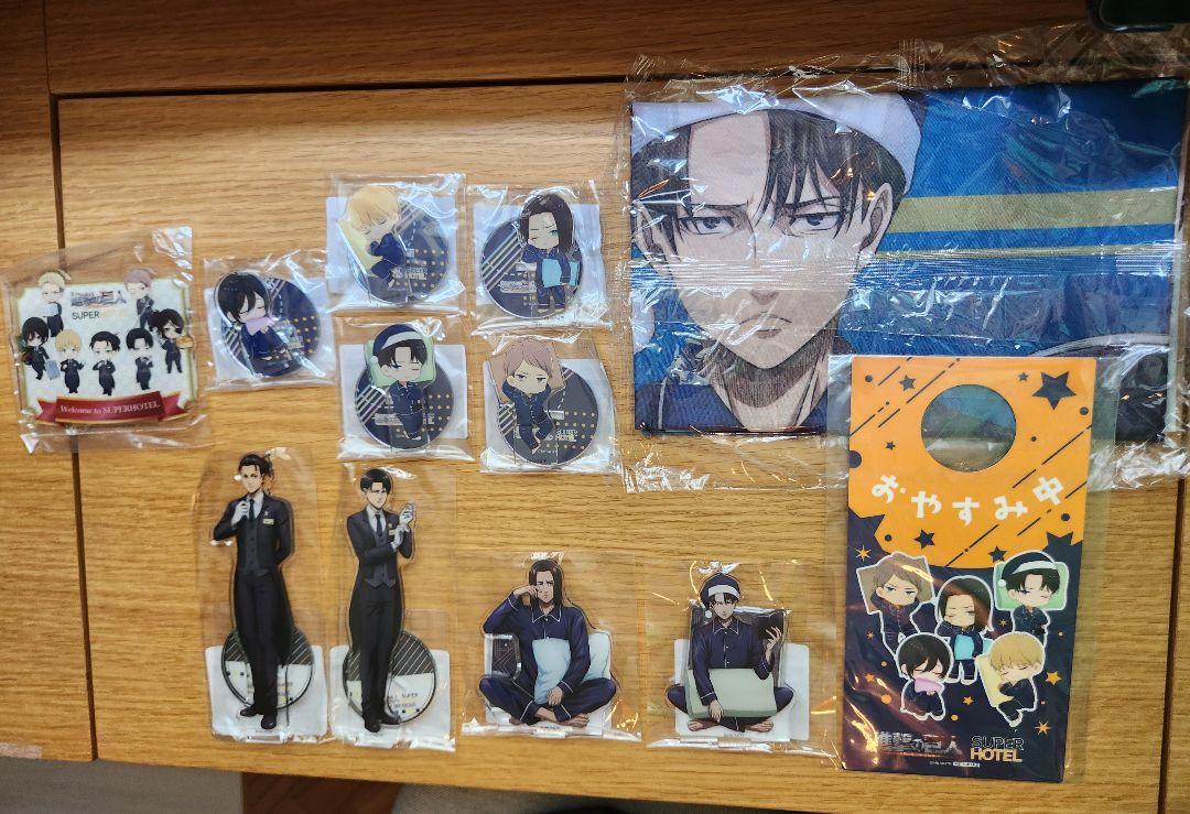 [Unopened] Attack on Titan Acrylic Stand Set