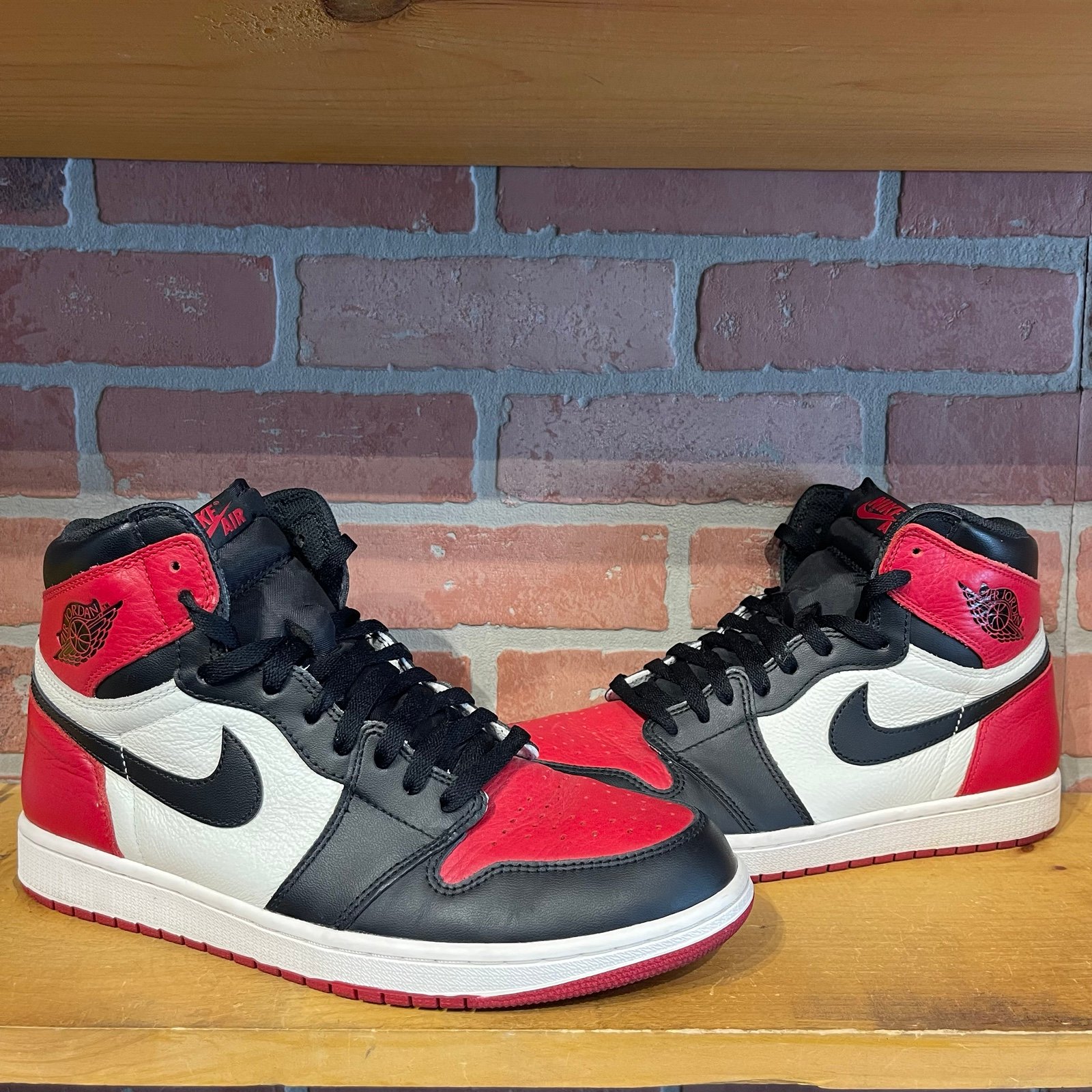 Jordan 1 Bred toe size 11