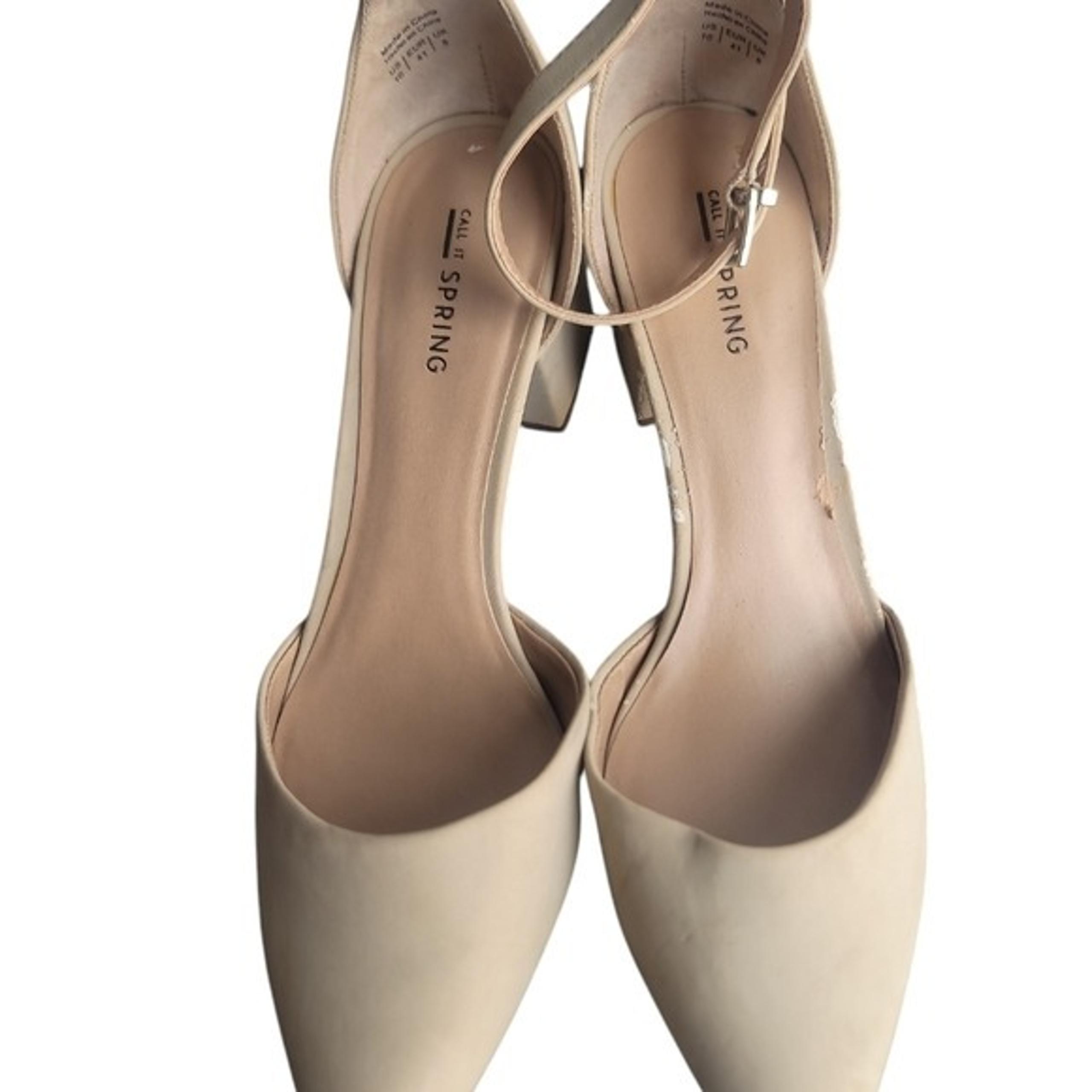 Pre-owned Call It Spring Women's Cream Heels