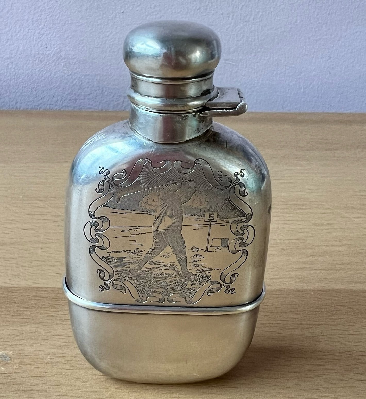 ANTIQUE STERLING SILVER & GLASS LARGE HIP FLASK HALLMARKED GOLFER SCENE 135GRAMS