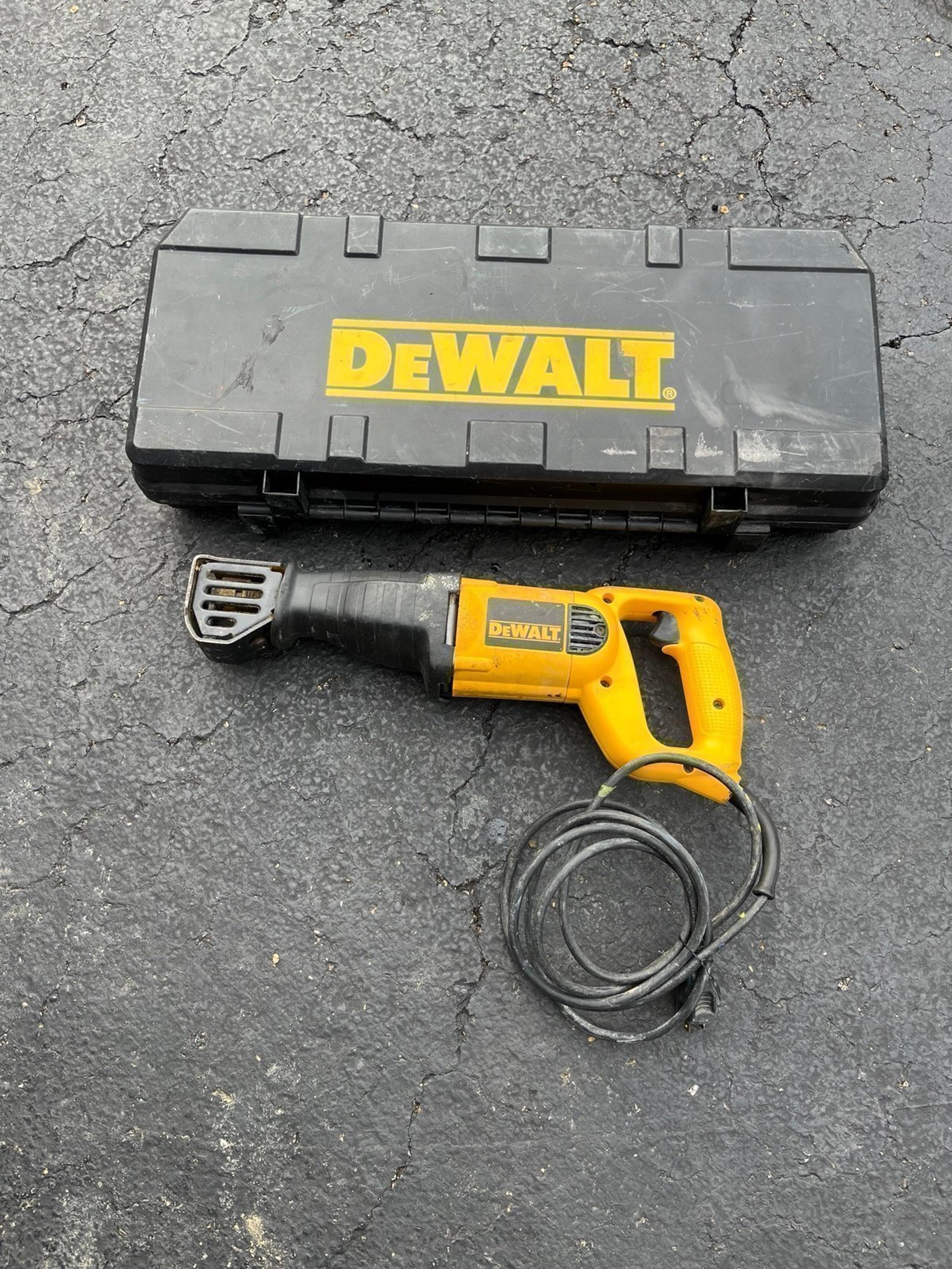 Dewalt DW304P Variable Speed Reciprocating Saw With Case