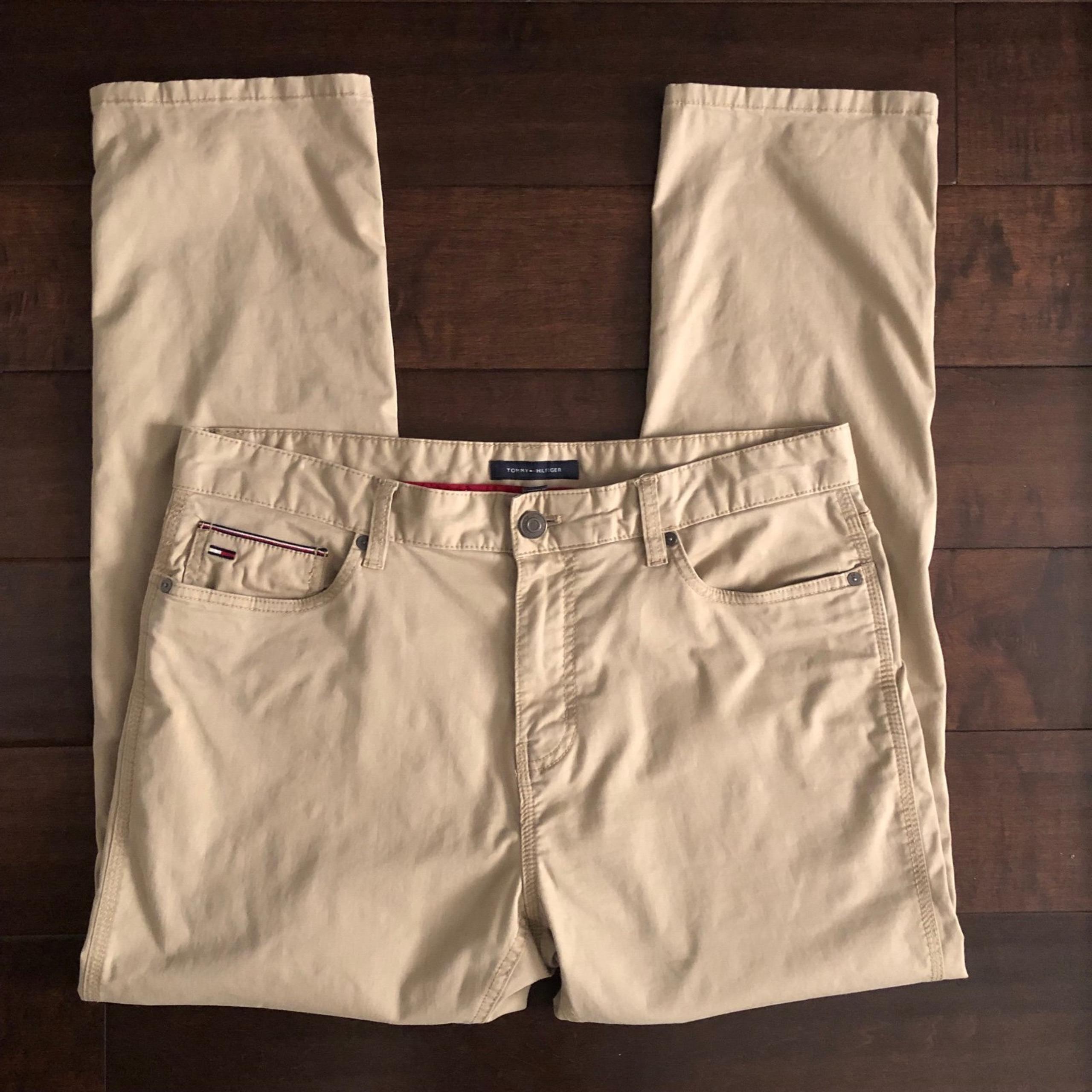 Tommy Hilfiger Men’s Tan Khakis Chinos Pants |Size: 34x30