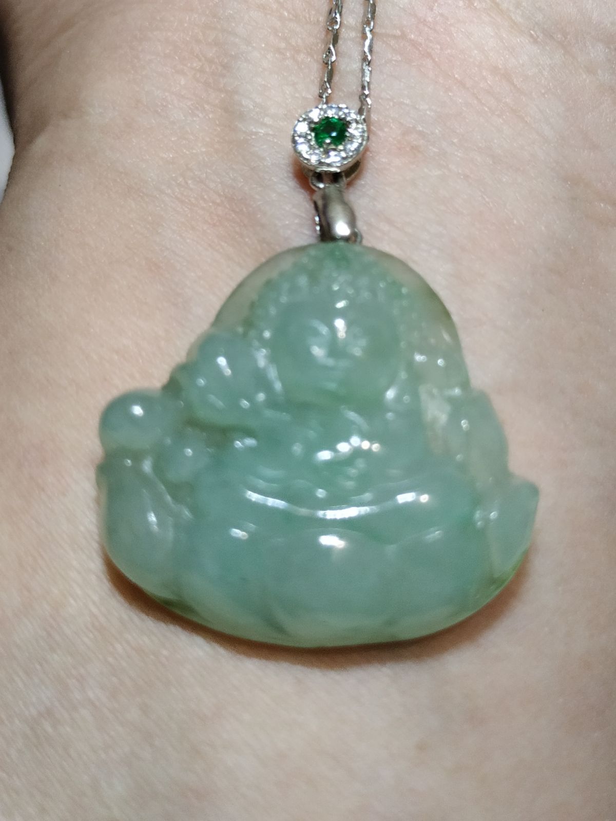 Authentic type A lucky green jade pendan