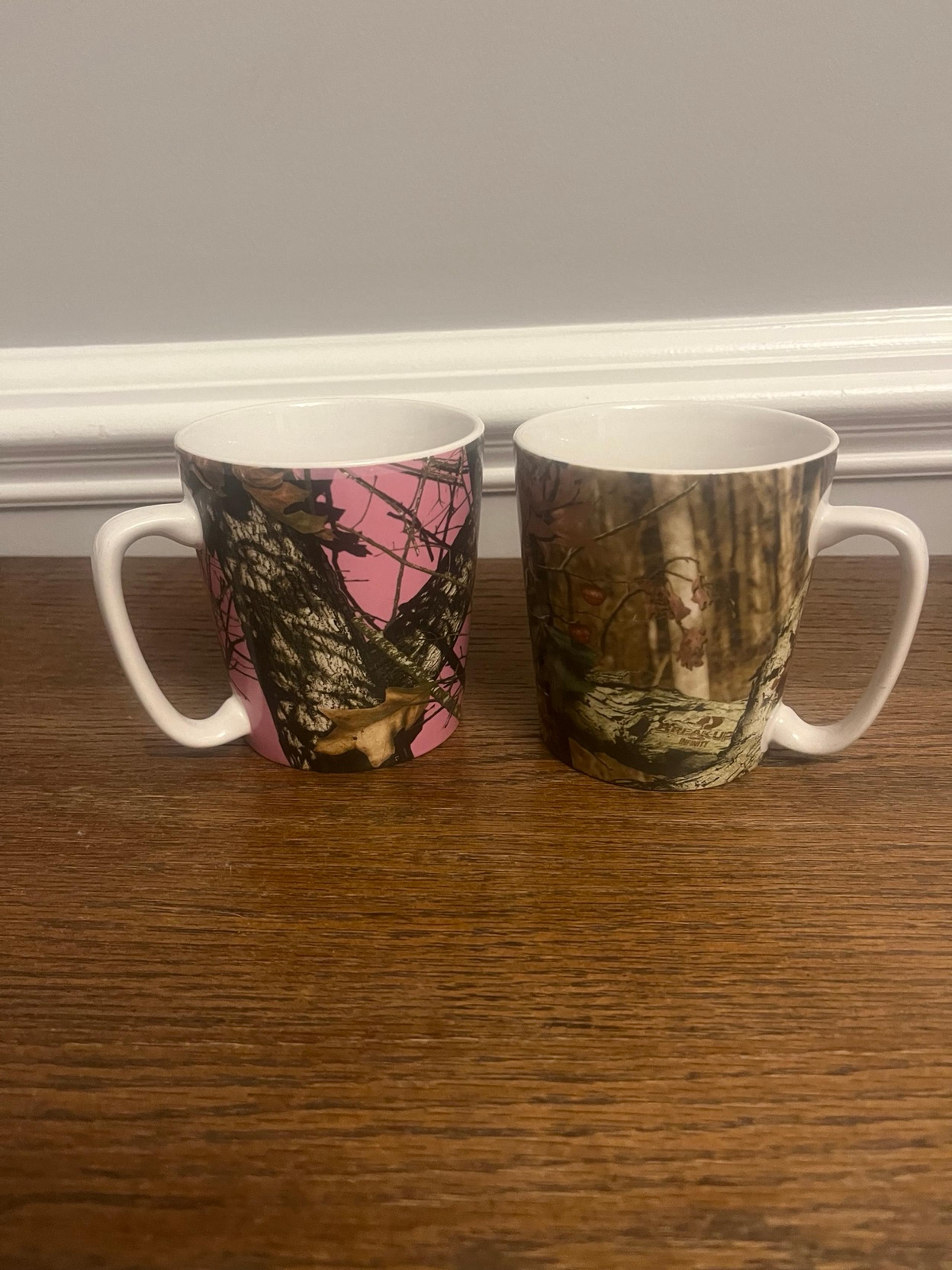 His and Hers Mossy Oak coffee mugs. Set of 2 used camouflage mugs