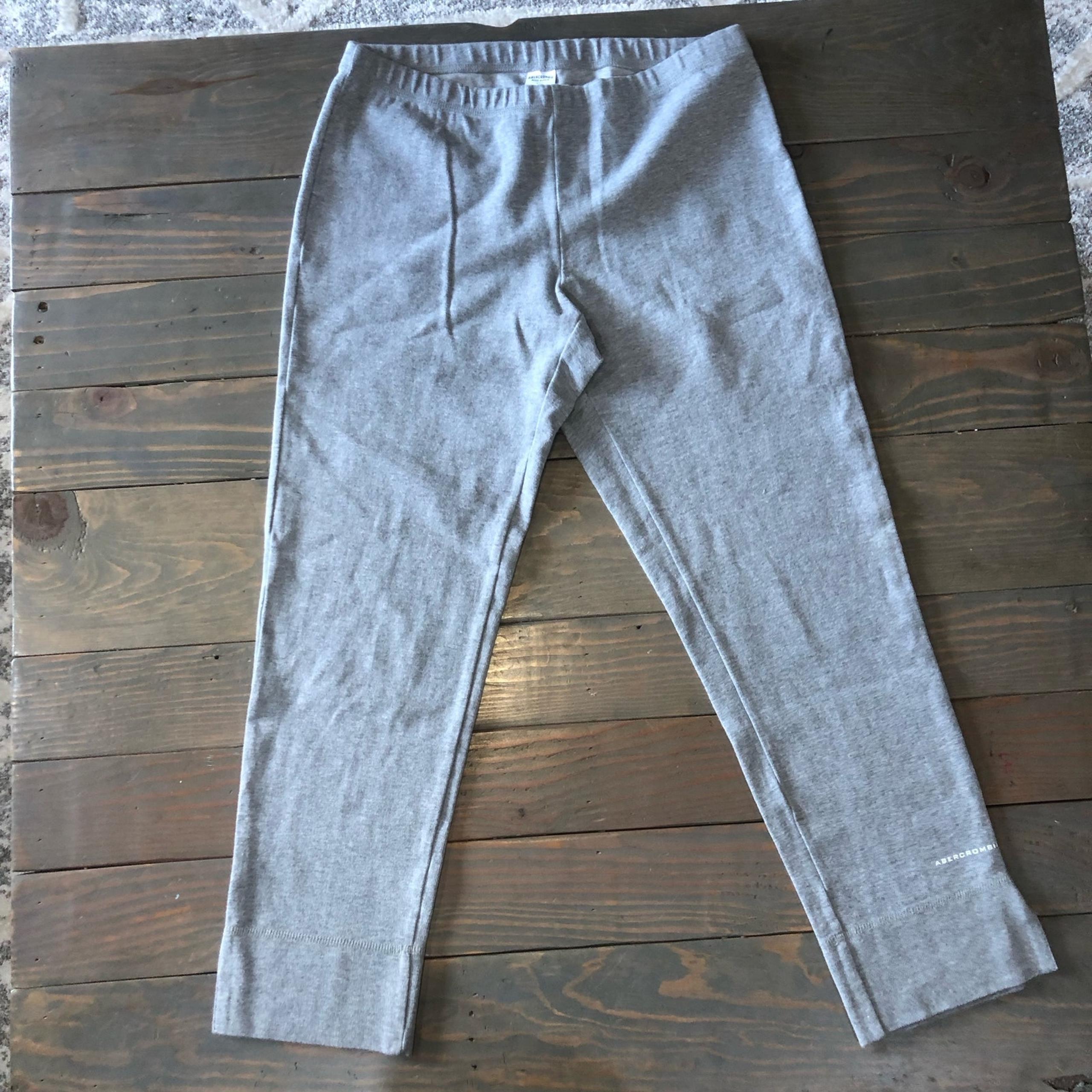 Abercrombie and Fitch Gym Issue gray knit cropped leggings women's size large