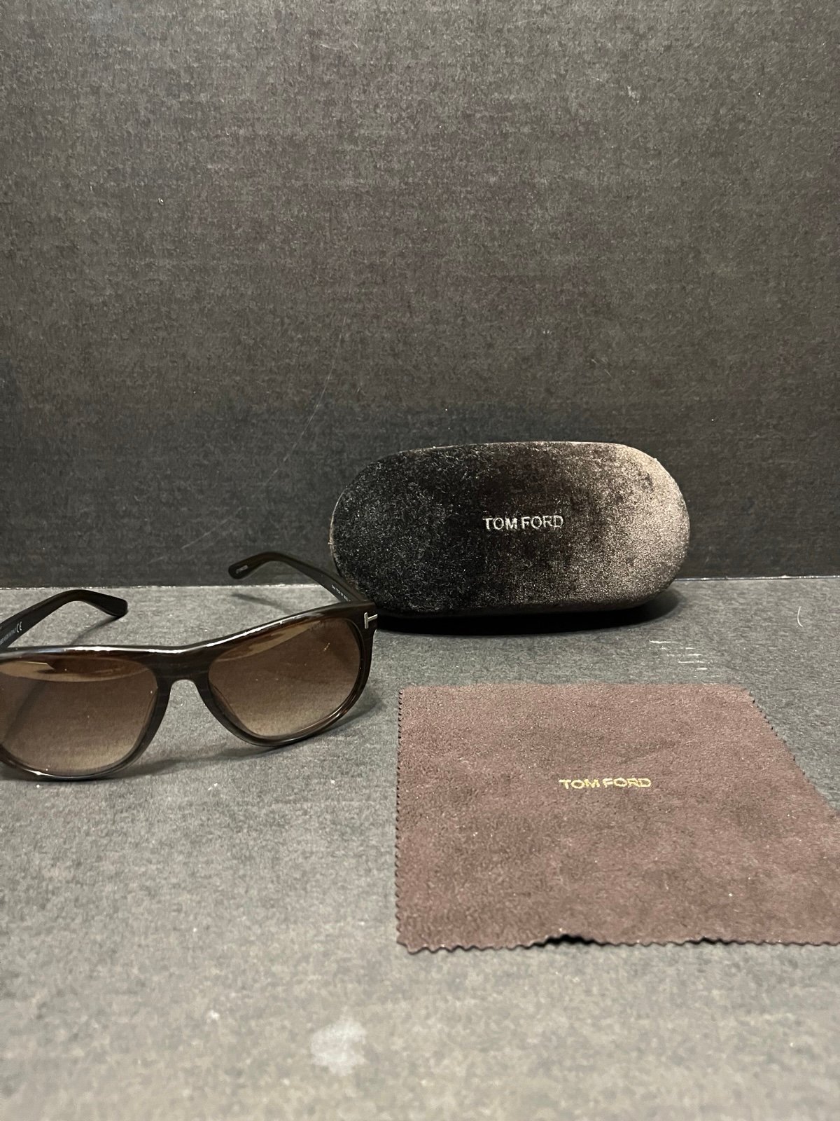 Tom Ford TF 236 Oliver Sunglasses with sunglass case and cleaning cloth sunnies