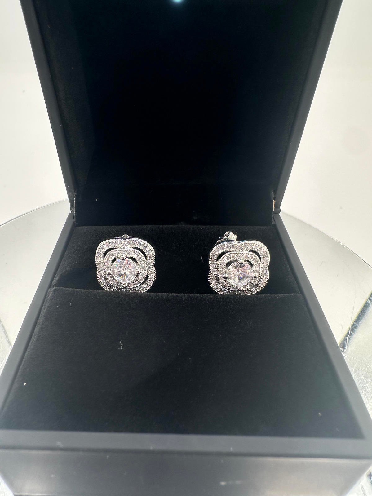 Bling Knotted Studs in light Jewelry Case