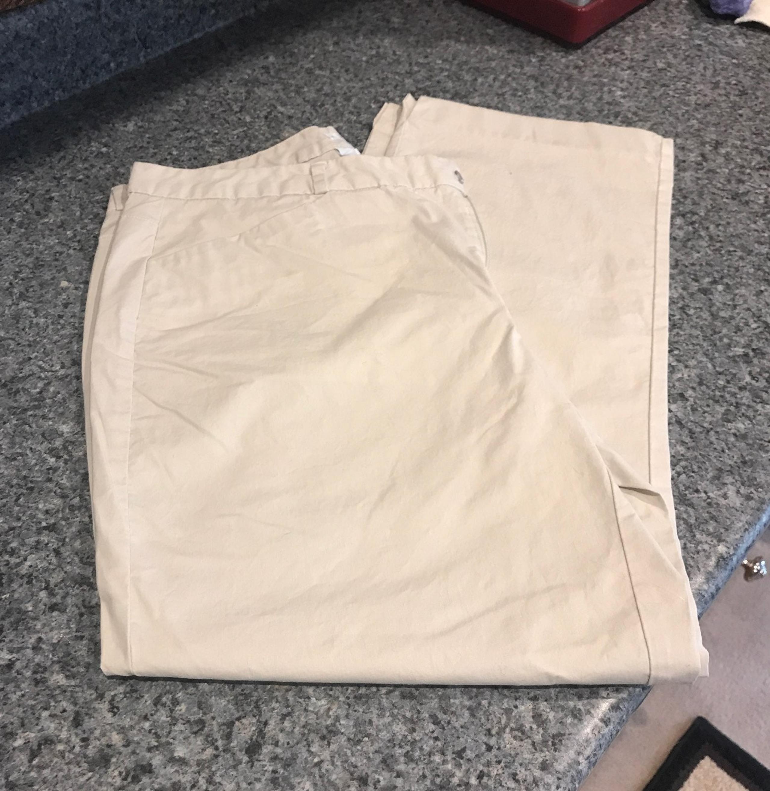 Old Navy Capri Khaki cropped Pants