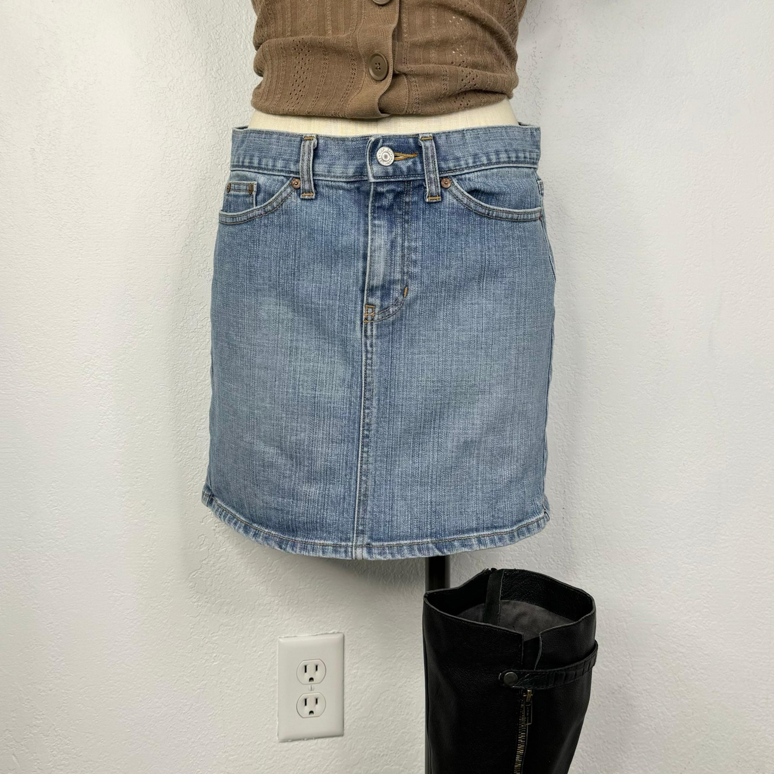 Vintage Y2K Back Pocketless Denim Jean Skirt - Gap