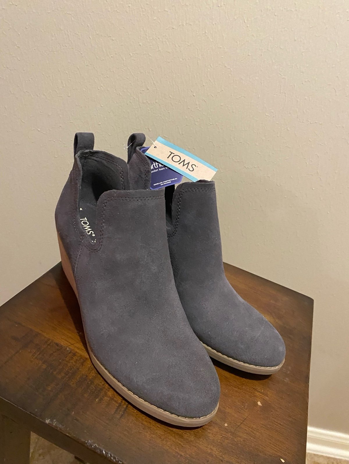 TOMS women’s suede boots