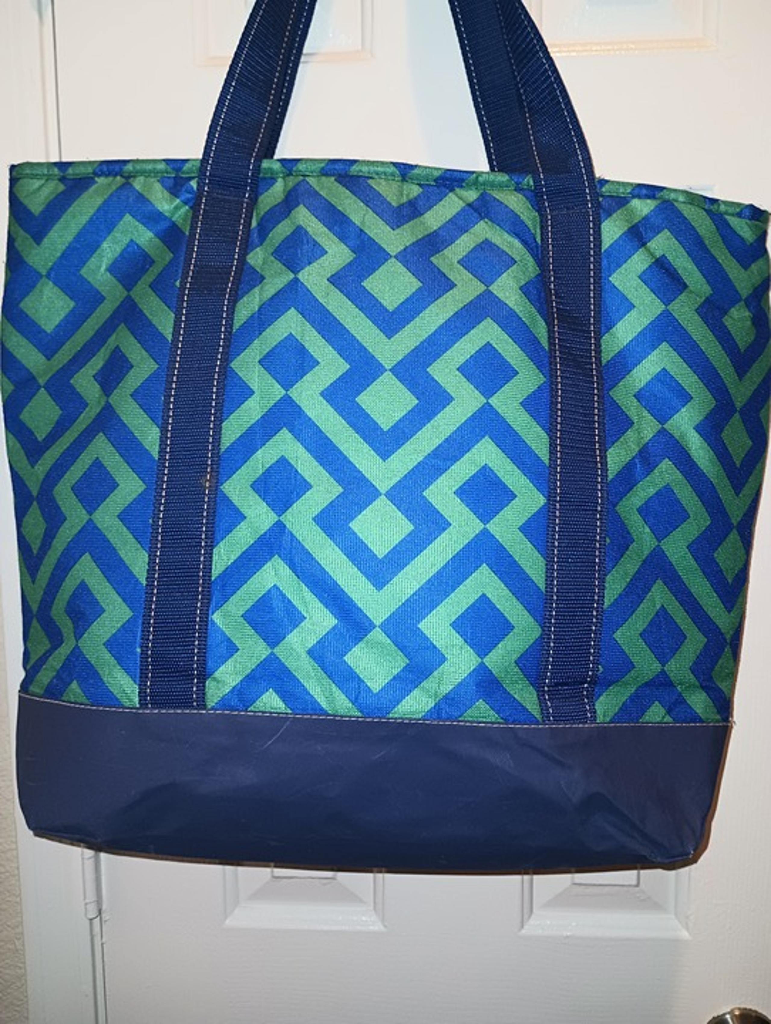 Arctic Zone Thermal Tote Bag – Blue Green Pattern – 52-Can Capacity – New with T