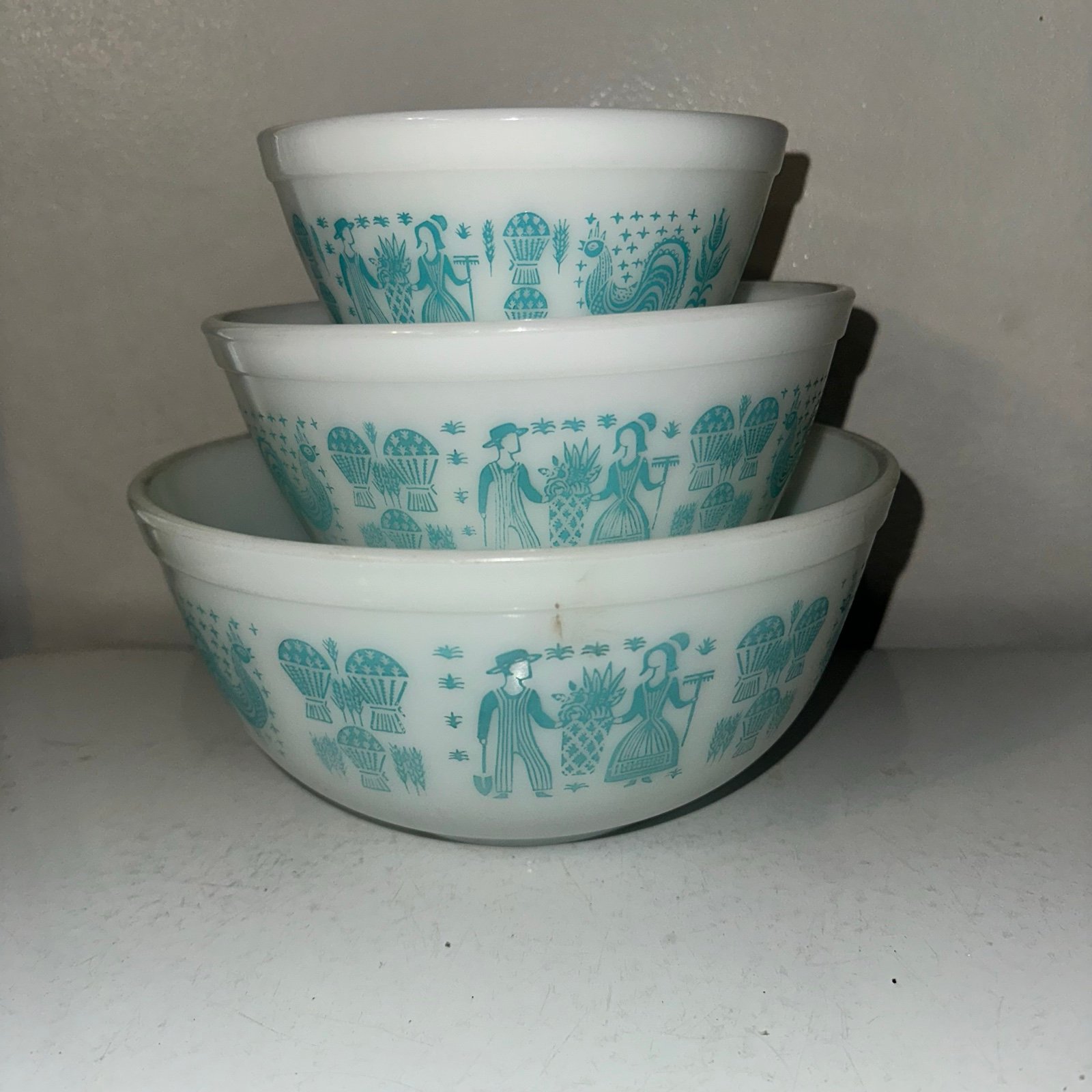 Vintage Pyrex butterprint mixing bowl set