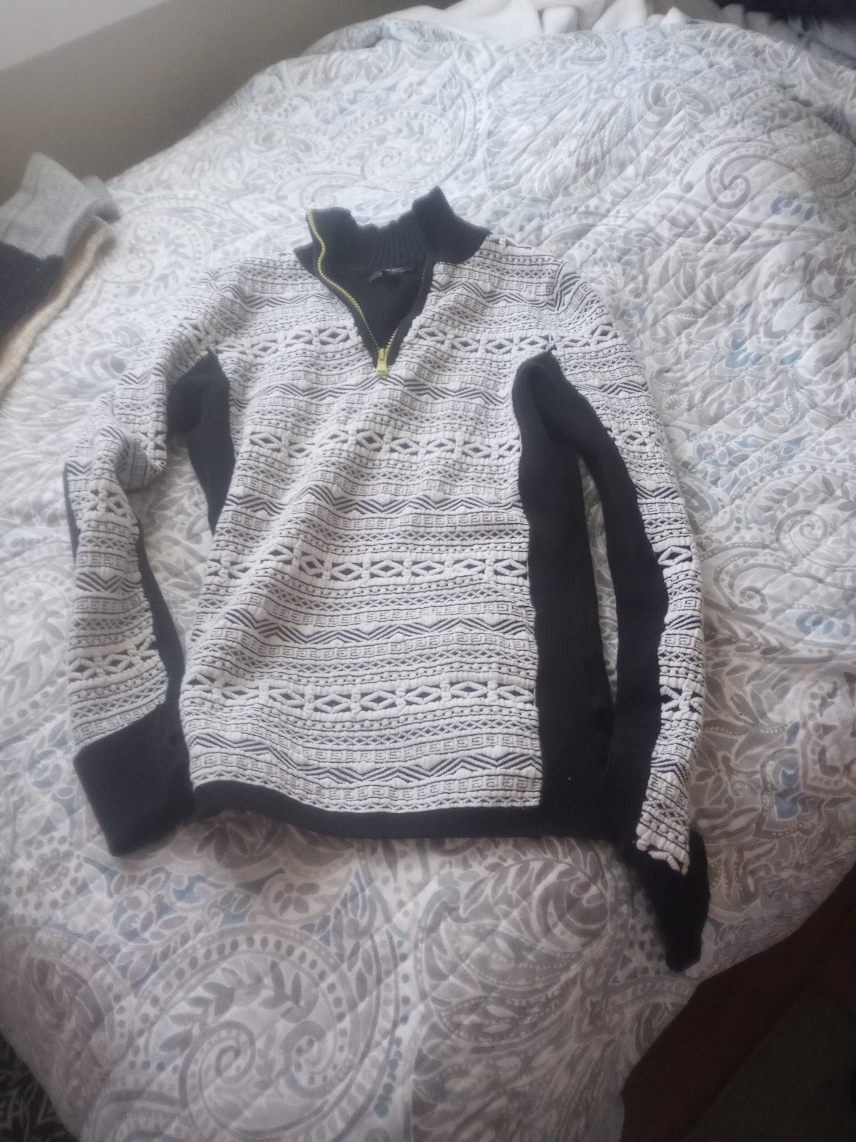 Sweater by Skyr small