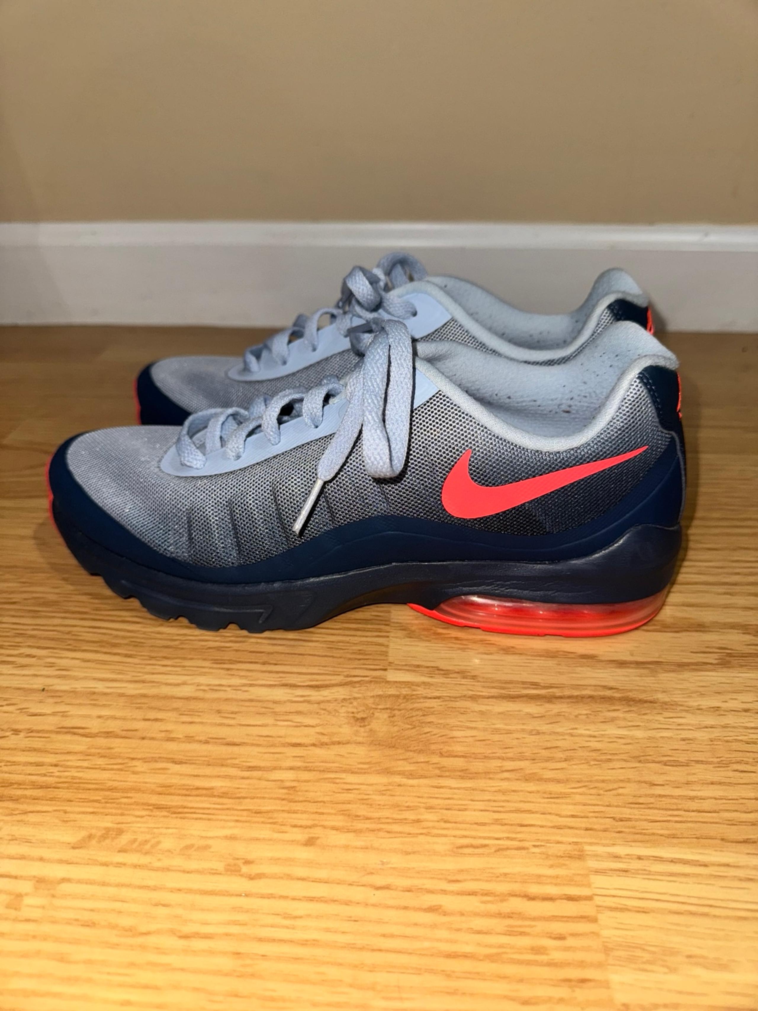 Nike Air Max Invigor size 9