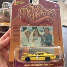 Johnny Lightning Molly Hargrove's Plymouth Road Runner The Dukes Of Hazzard 1:64