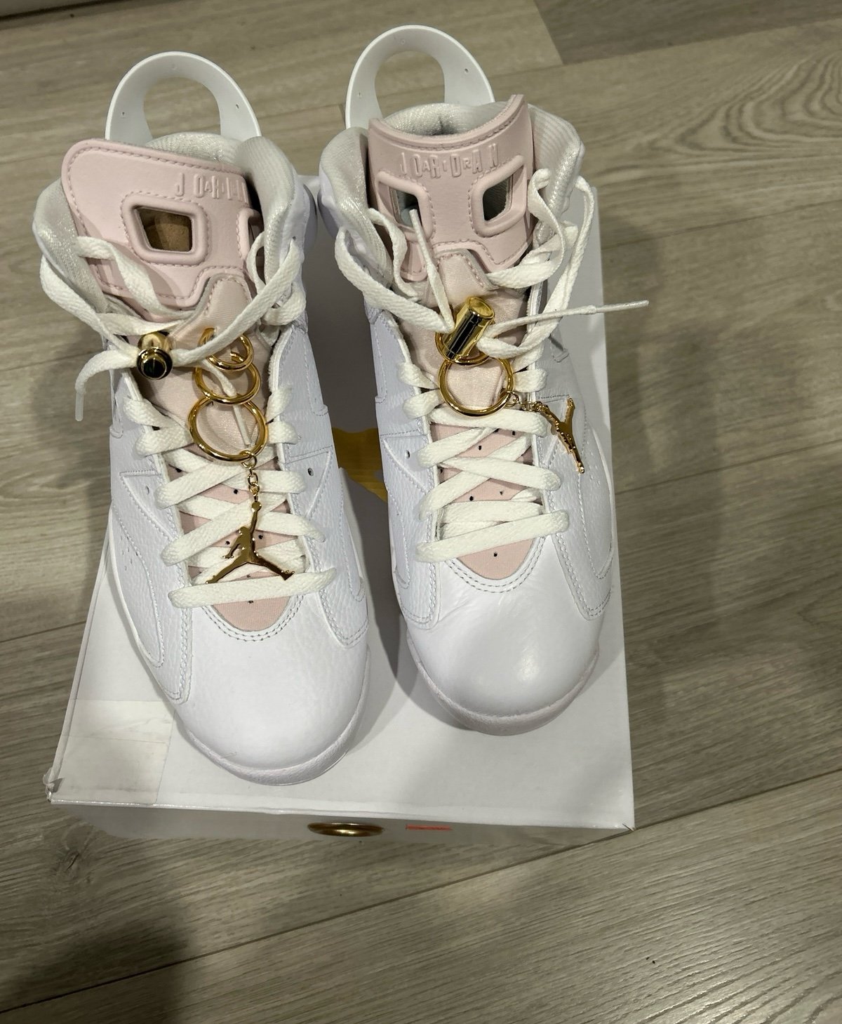 Jordan Retro 6 “Gold Hoops” Womens (9) 2021