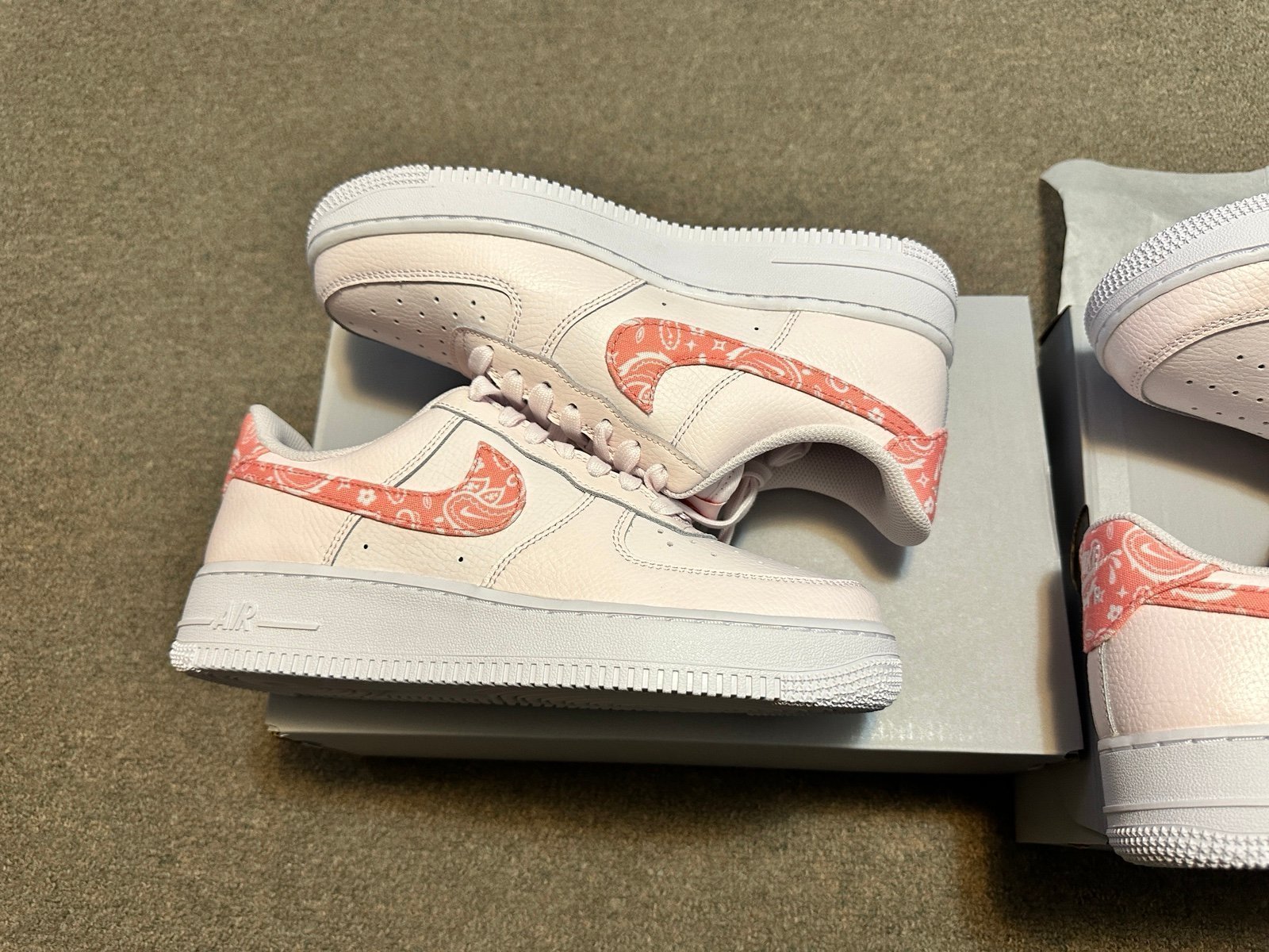 NWT NIKE Air Force 1 Low '07 Men’s 10.5 Pearl Pink/Coral Chalk-White FD1448-664