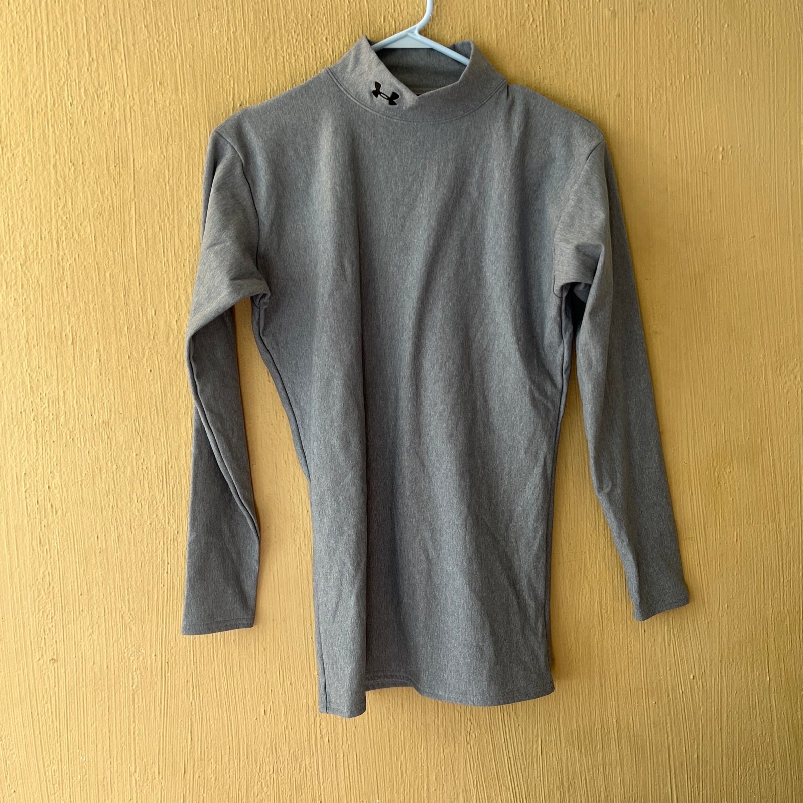 Mens under armor mockneck shirt large
