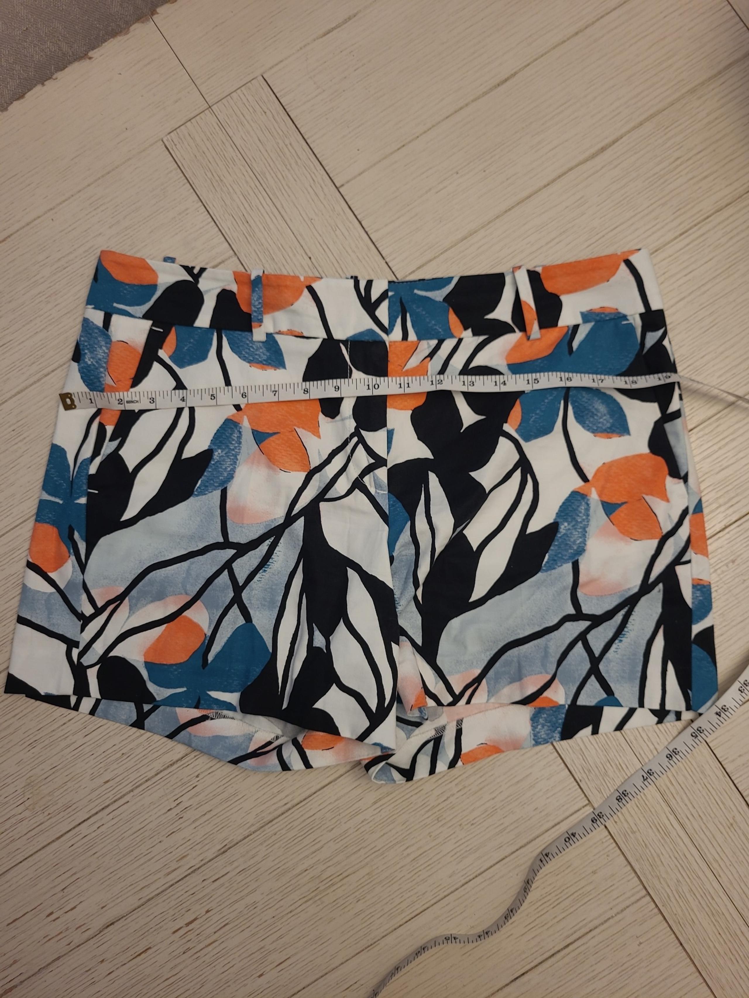 Ann Taylor Factory. FLORAL shorts. Size 10.