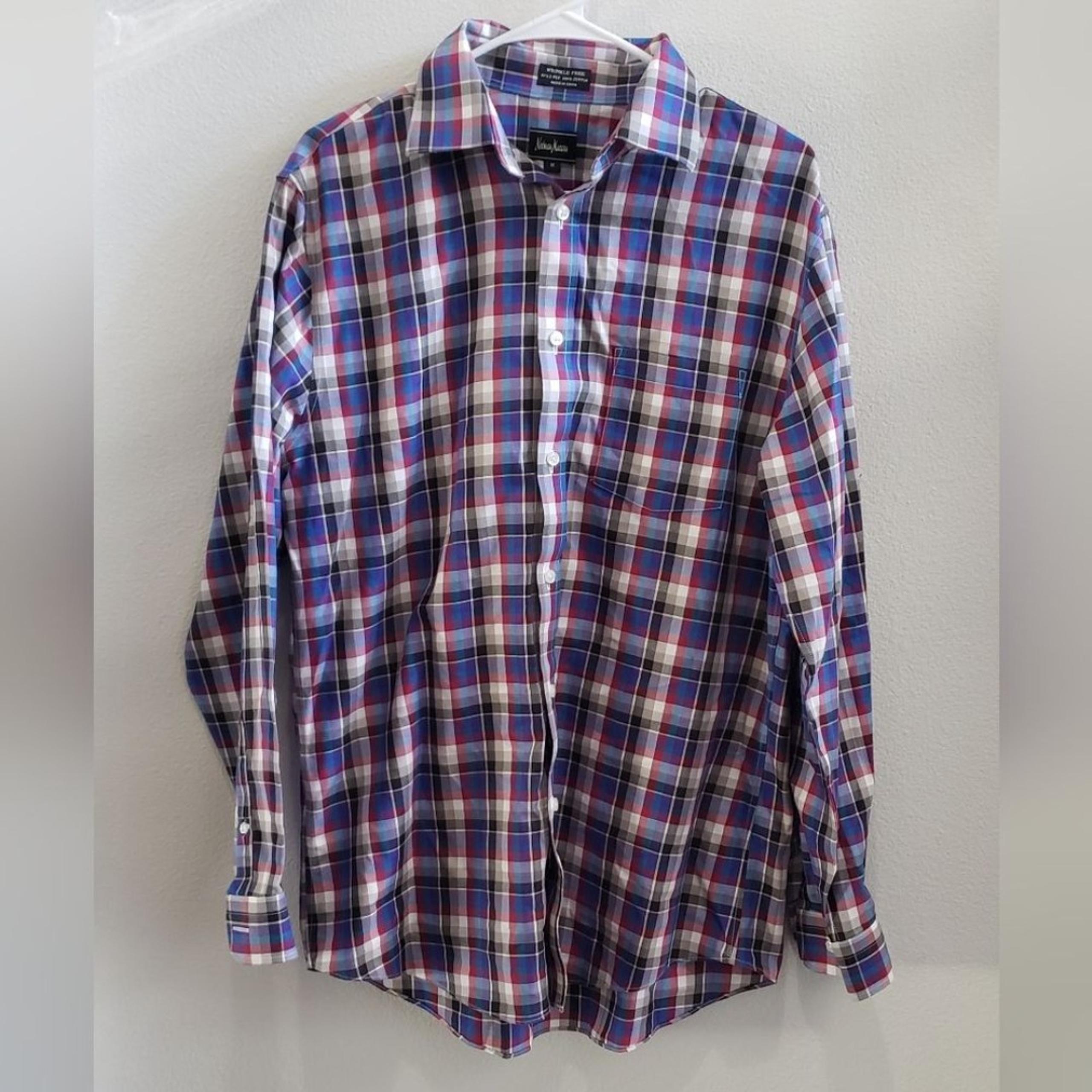 Men's Neiman Marcus wrinkle free plaid button up shirt size medium